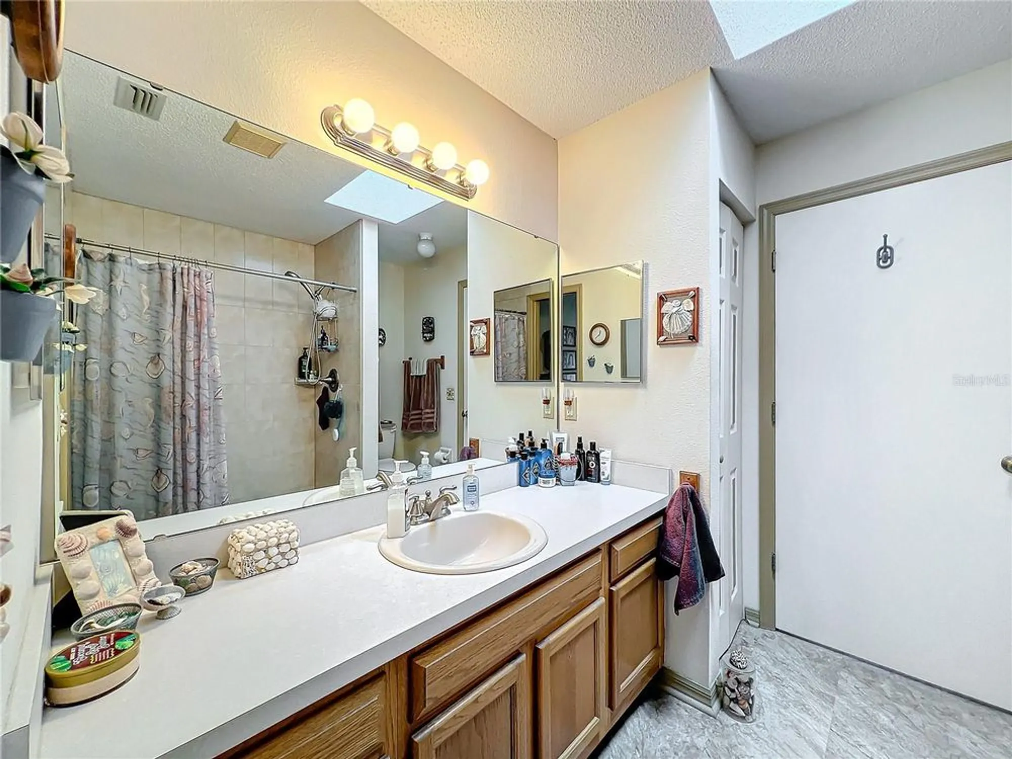 Property Slideshow image 13 of 27 | 2206 silver lakes dr, Lakeland, FL, 33810