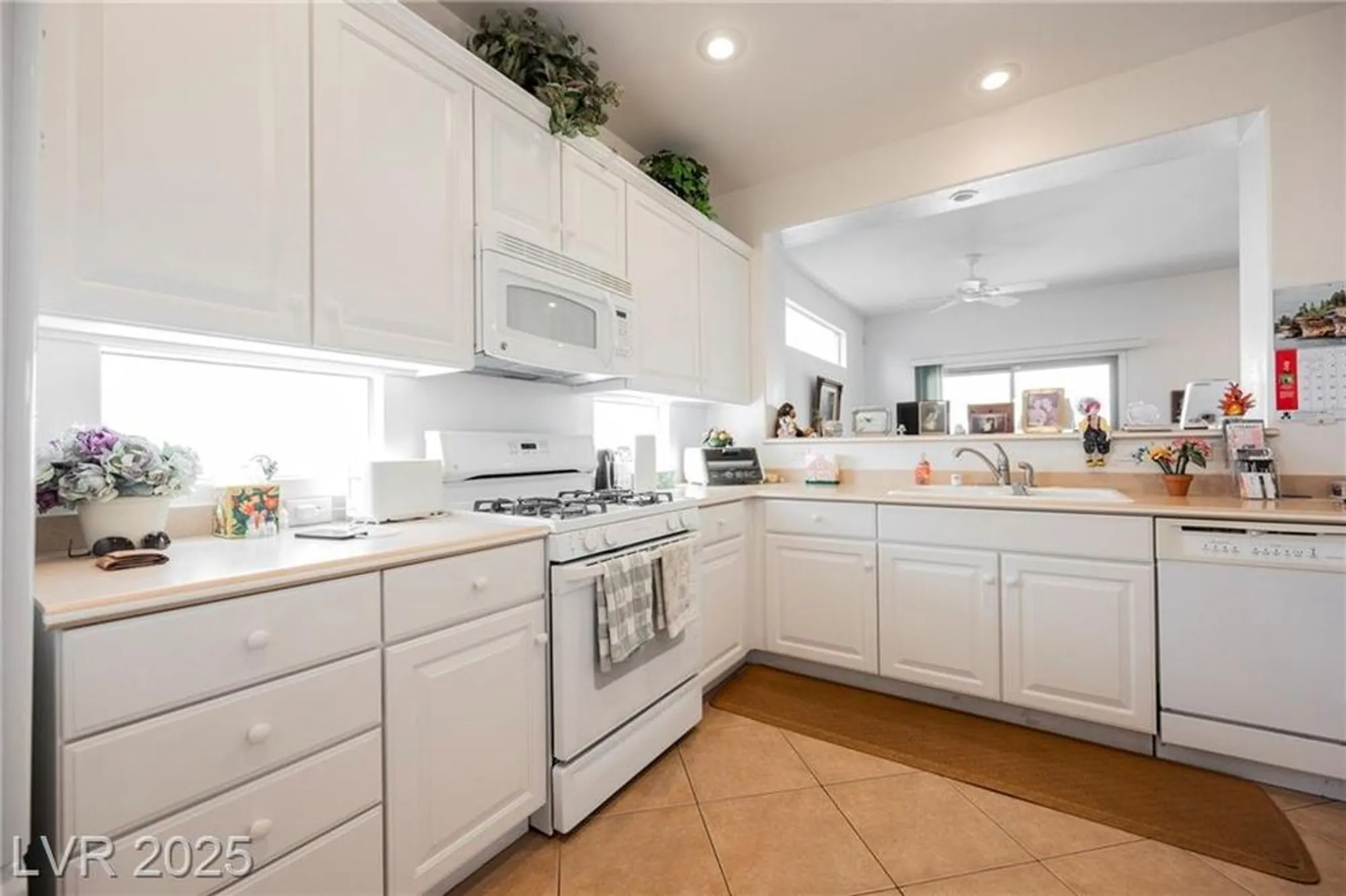 Property Slideshow image 16 of 93 | 1956 high mesa dr, Henderson, NV, 89012
