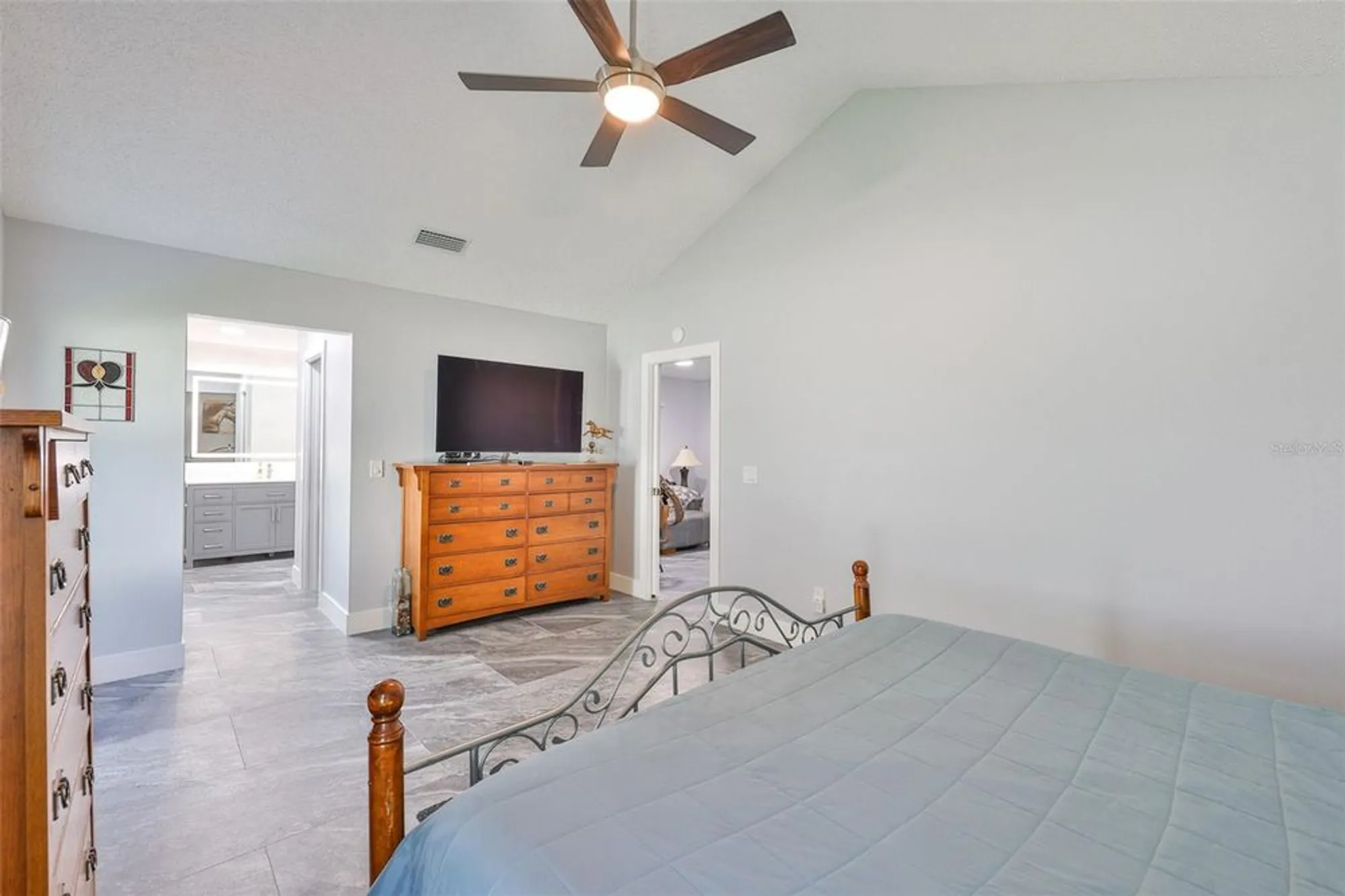Property Slideshow image 36 of 63 | 2022 east view dr, Sun City Center, FL, 33573