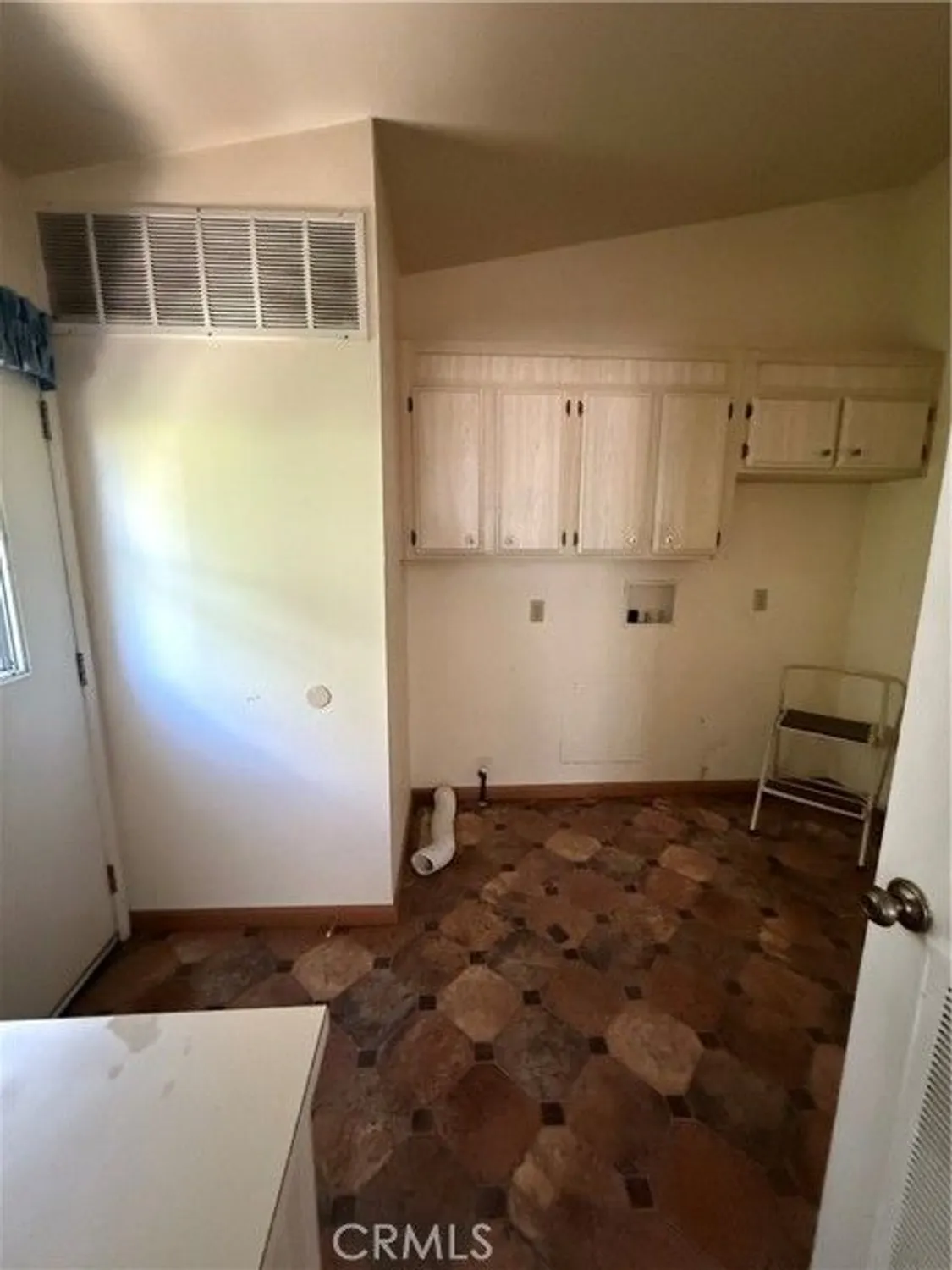 Property Slideshow image 11 of 17 | 38215 via taffia, Murrieta, CA, 92563