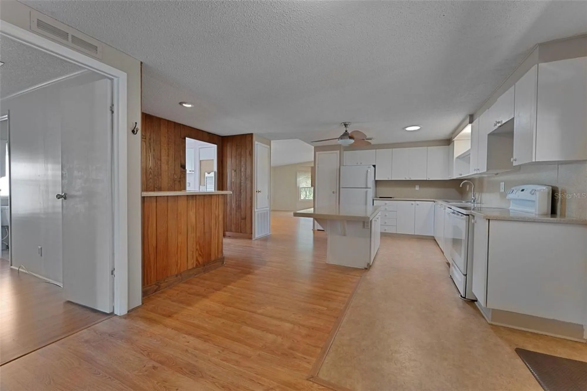 Property Slideshow image 5 of 23 | 3175 pebble bend dr, Lakeland, FL, 33810