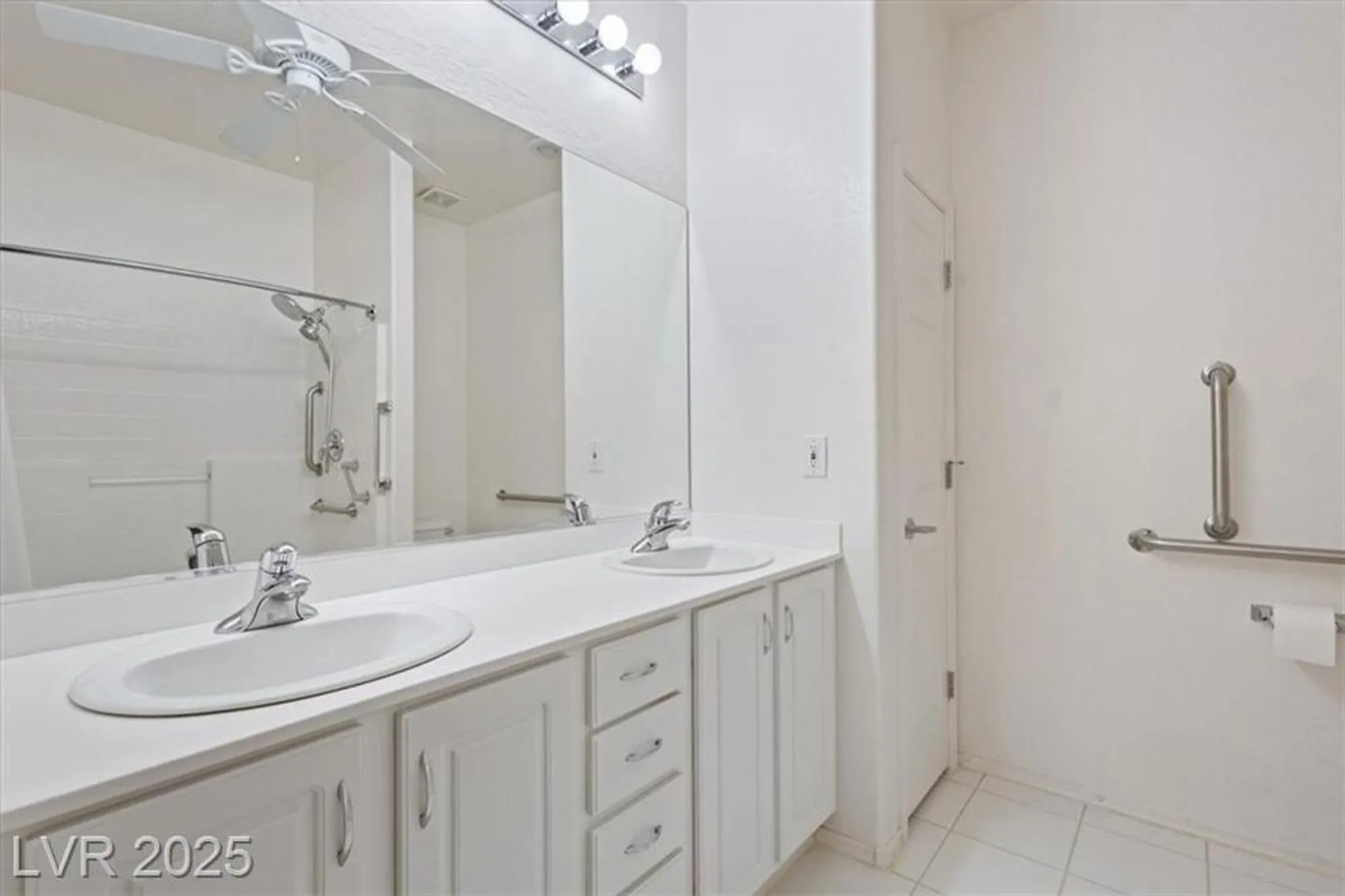 Property Slideshow image 17 of 25 | 7945 woodlark ct, North Las Vegas, NV, 89084