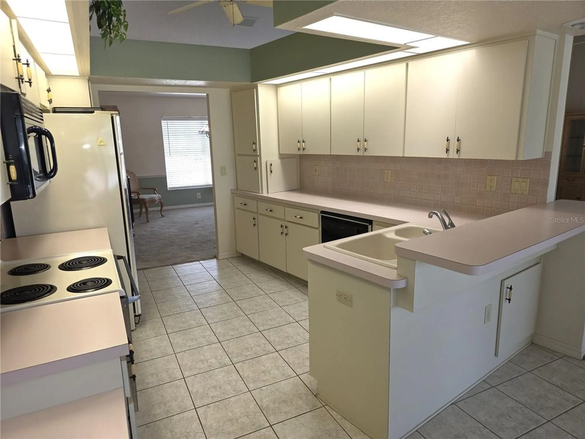 Property Slideshow image 6 of 37 | 9168 southern comfort ct, Weeki Wachee, FL, 34613