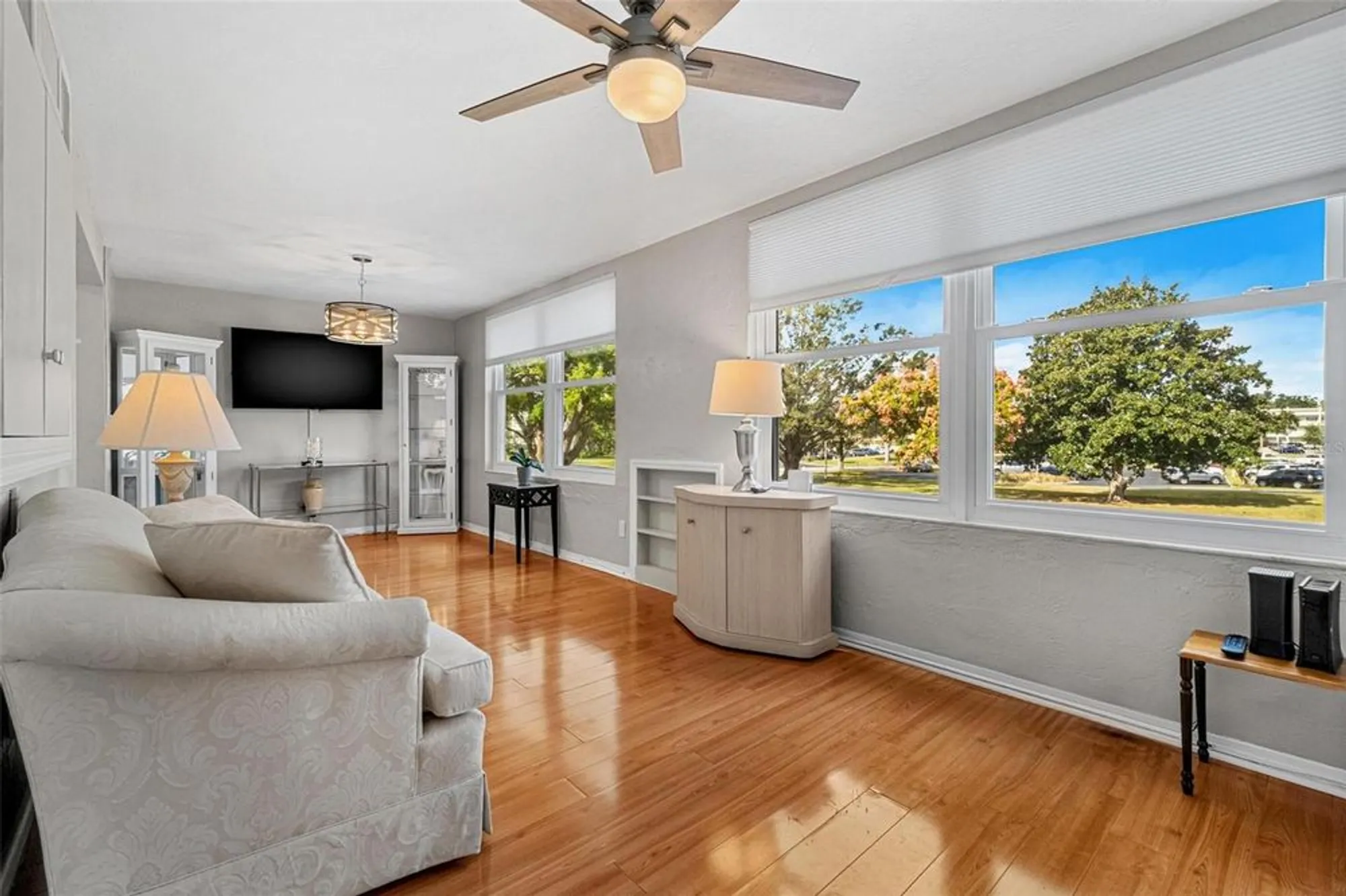 Property Slideshow image 13 of 70 | 2430 brazilia dr 28, Clearwater, FL, 33763