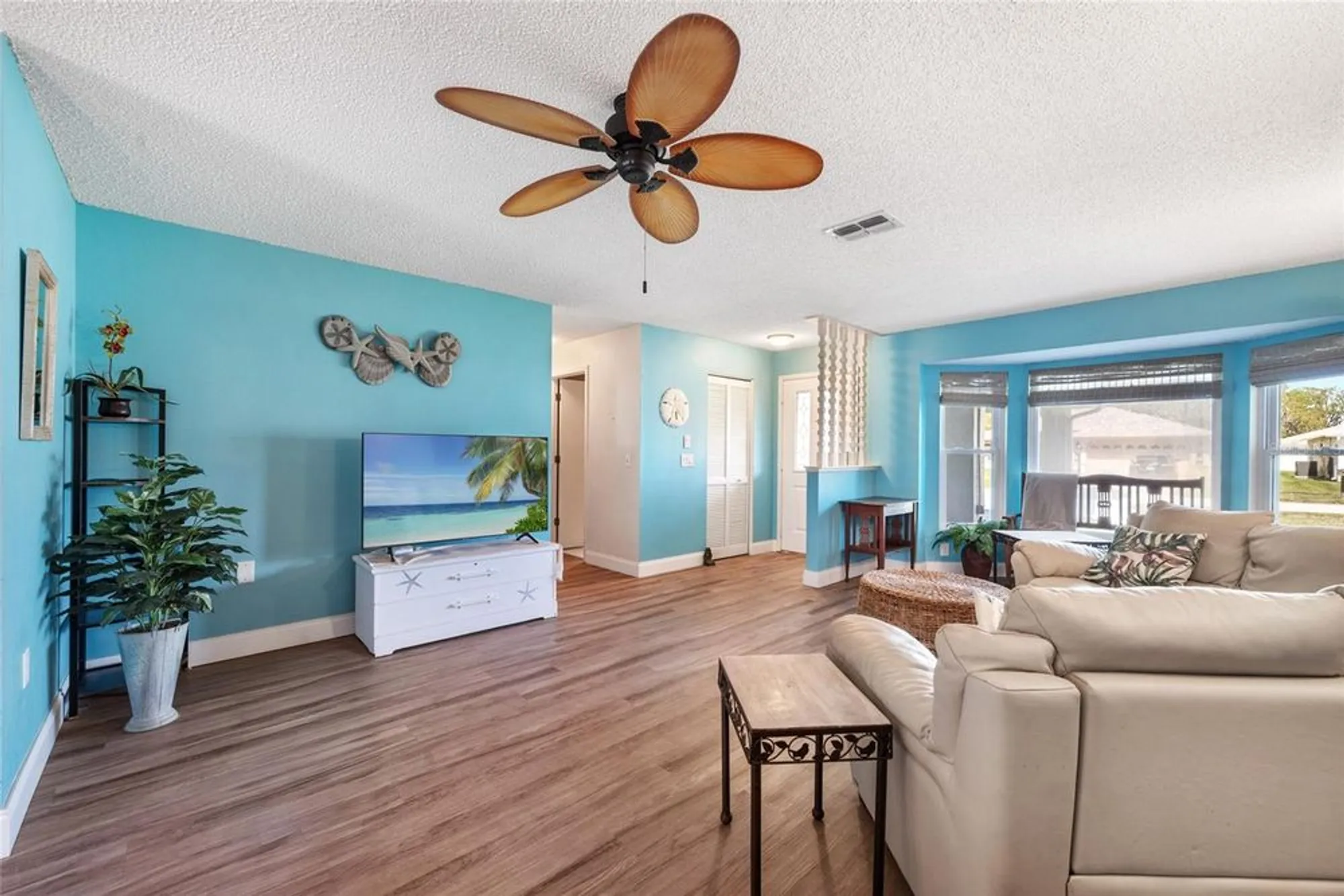 Property Slideshow image 11 of 50 | 3948 tarpon pointe cir, Palm Harbor, FL, 34684