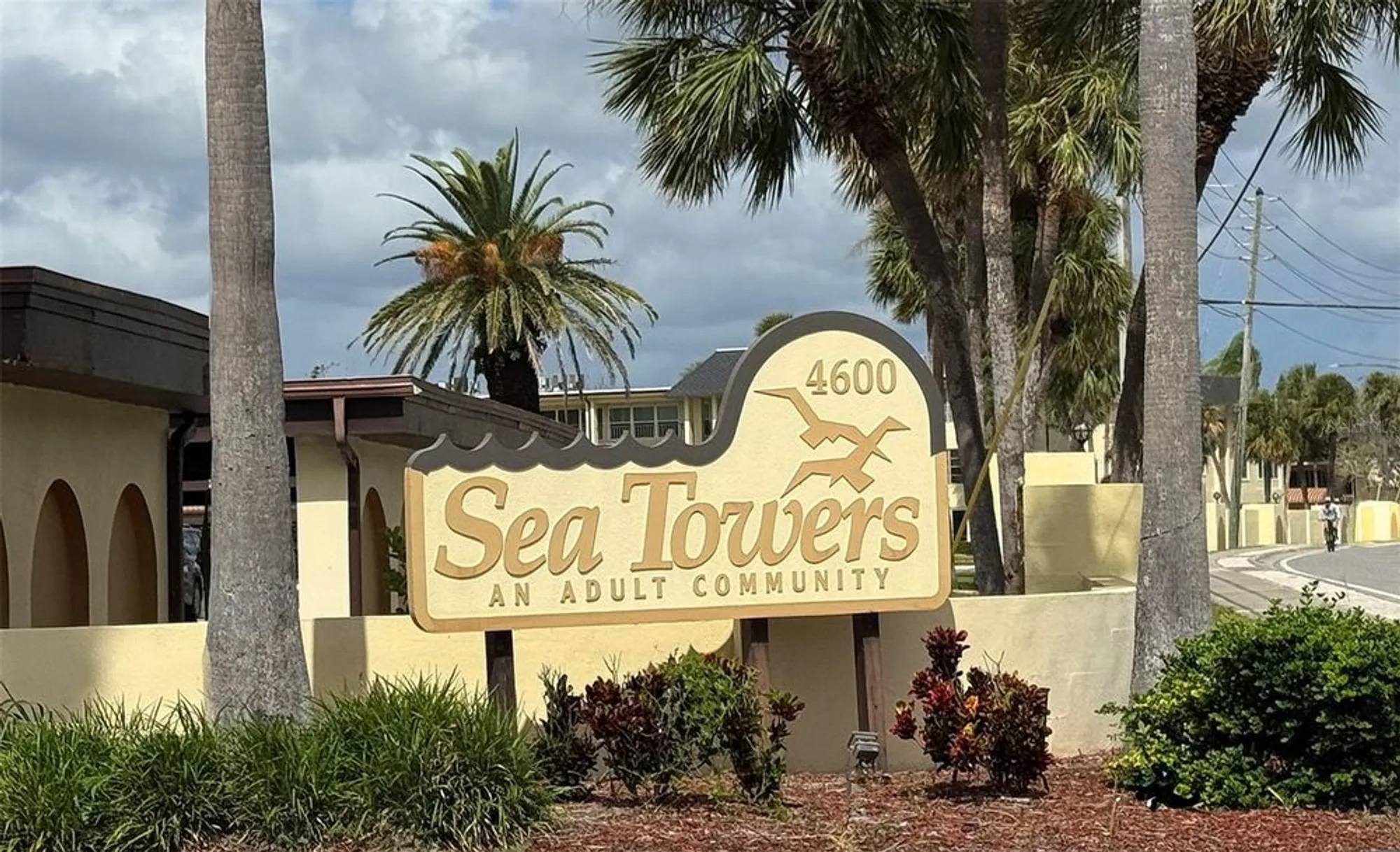 Property Slideshow image 2 of 46 | 4750 cove cir apt 502, St Petersburg, FL, 33708