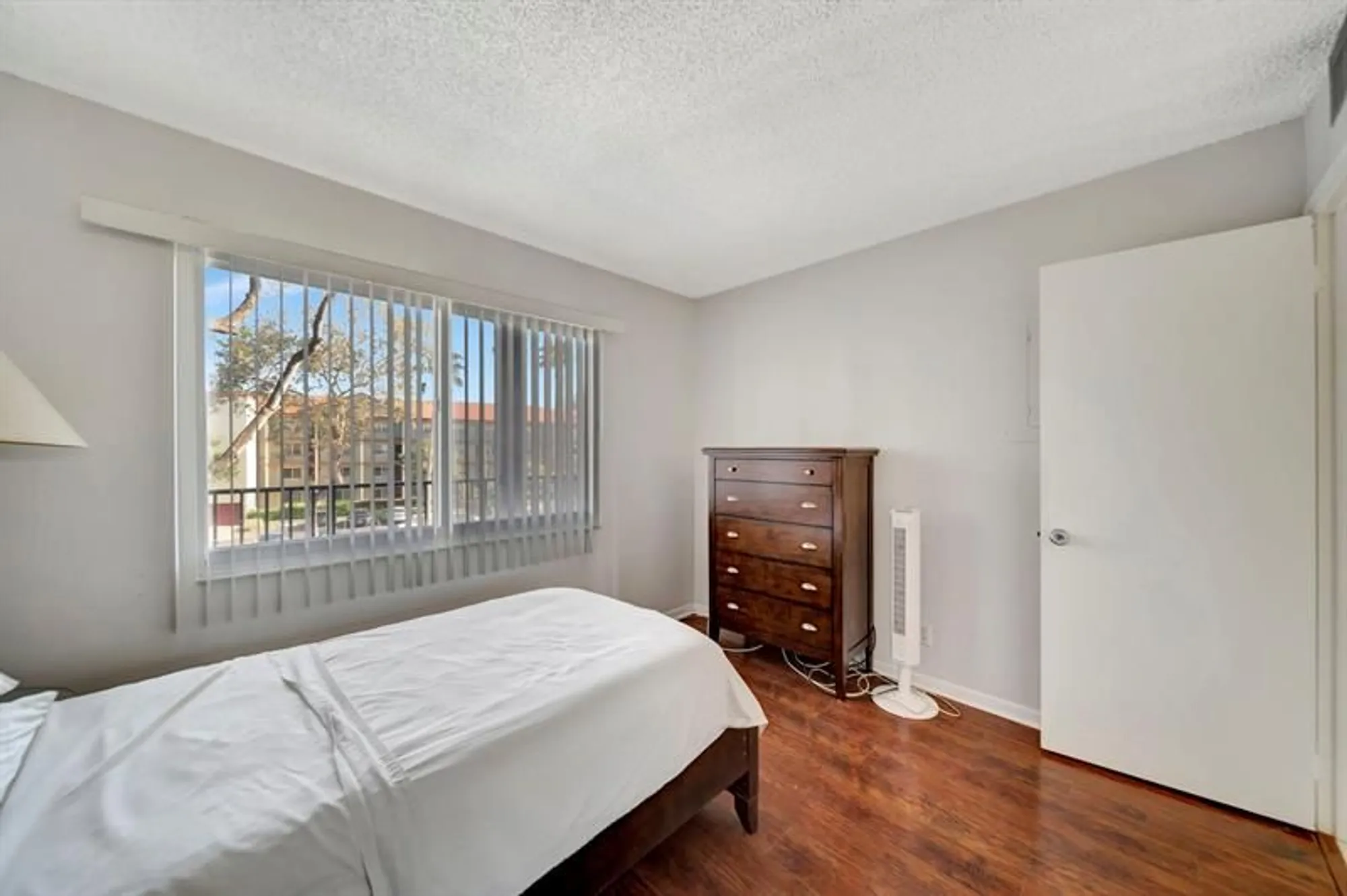 Property Slideshow image 7 of 54 | 900 sw 128th ave, Pembroke Pines, FL, 33027