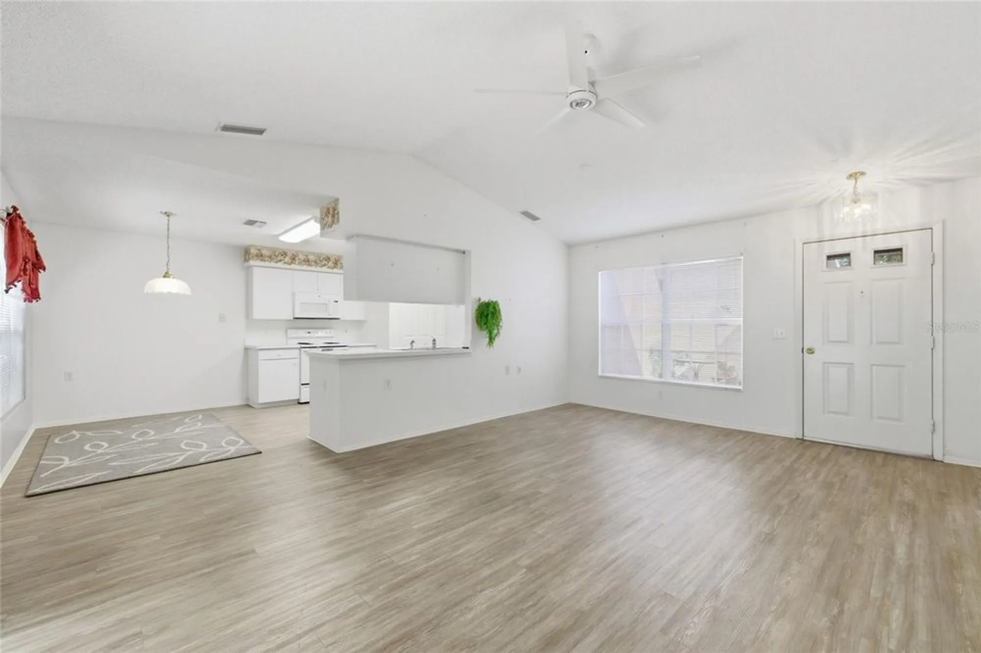 Property Slideshow image 6 of 49 | 7343 willow brook dr, Spring Hill, FL, 34606