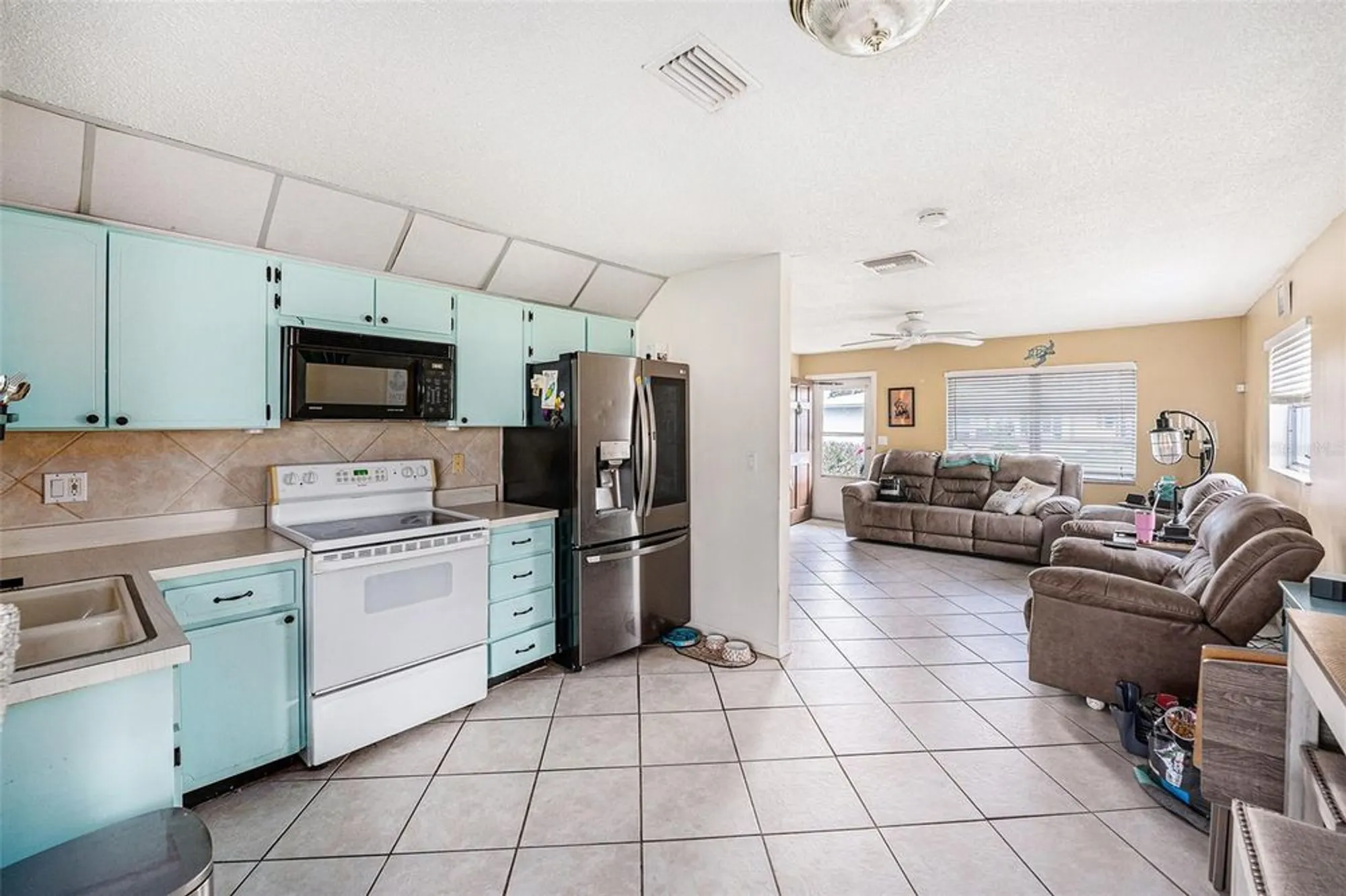 Property Slideshow image 9 of 30 | 4325 93rd ter, Pinellas Park, FL, 33782