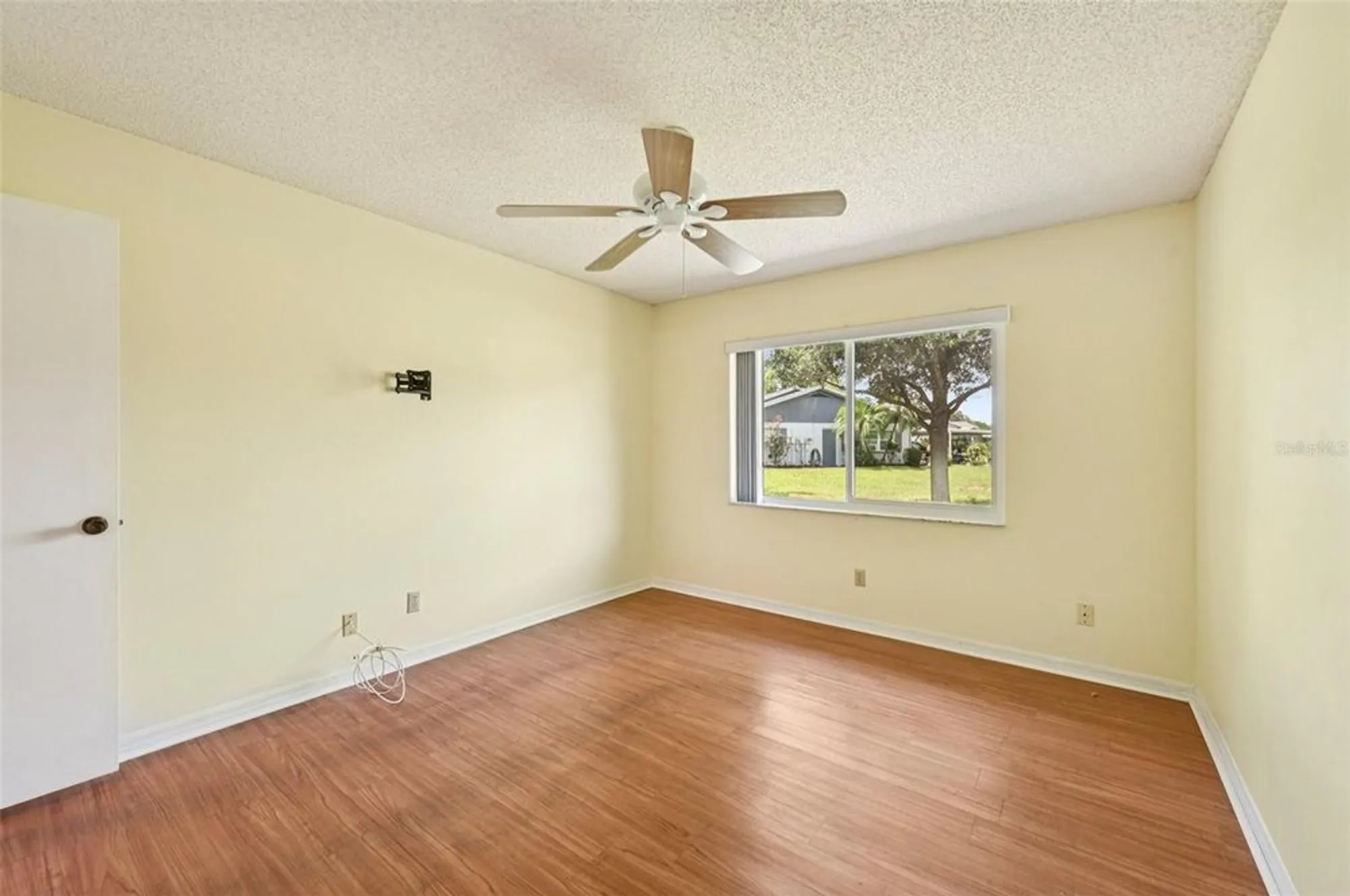 Property Slideshow image 15 of 59 | 1908 canterbury ln 25, Sun City Center, FL, 33573