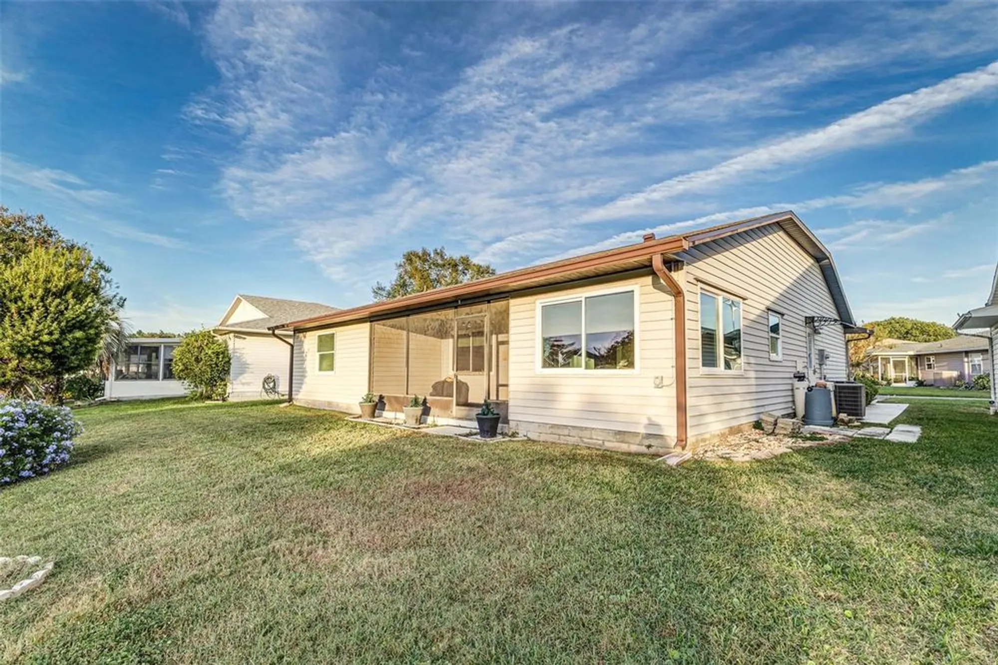 Property Slideshow image 3 of 33 | 1635 colonnades cir, Lakeland, FL, 33811