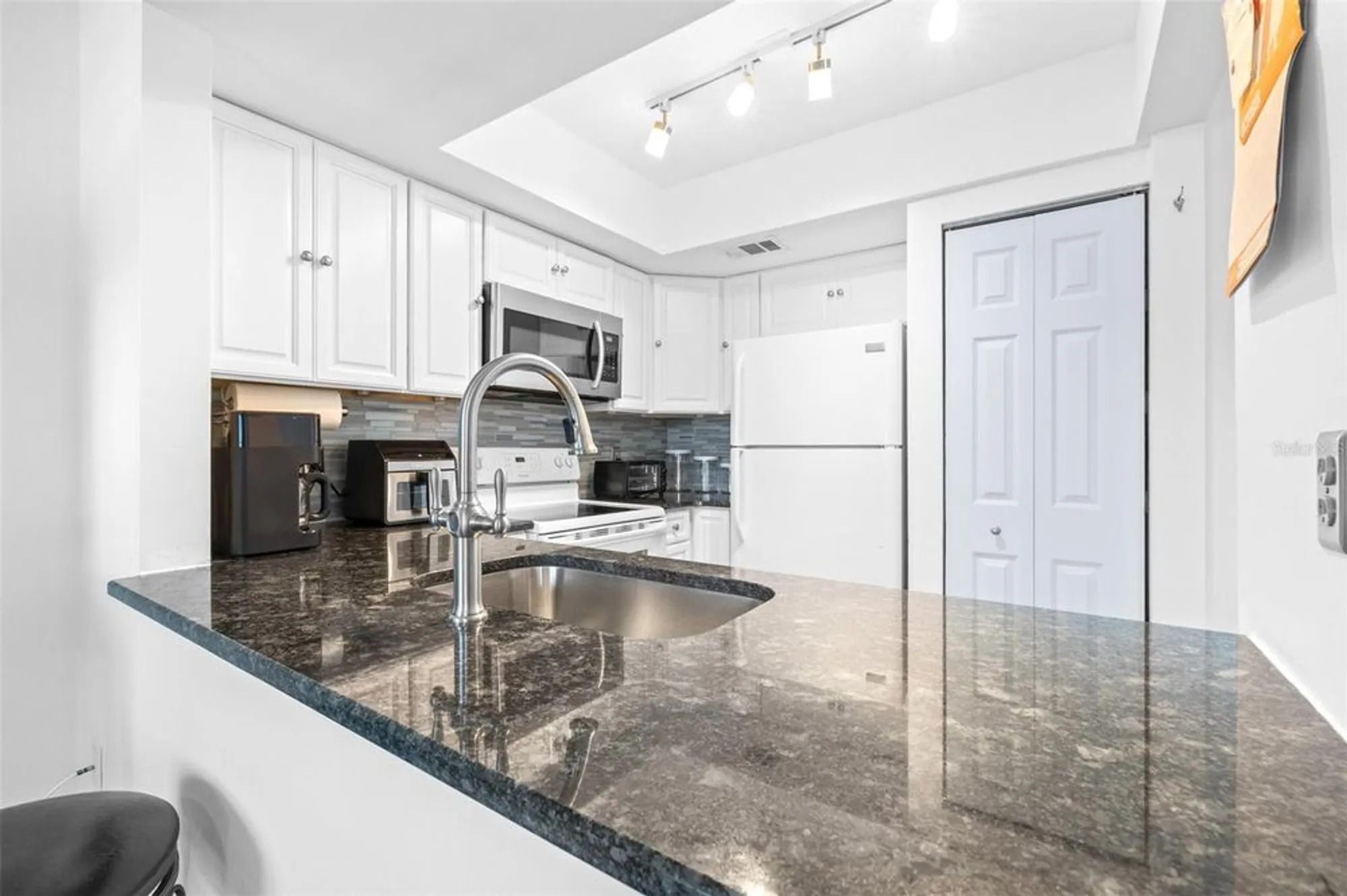 Property Slideshow image 11 of 33 | 1250 s pinellas ave apt 711, Tarpon Springs, FL, 34689