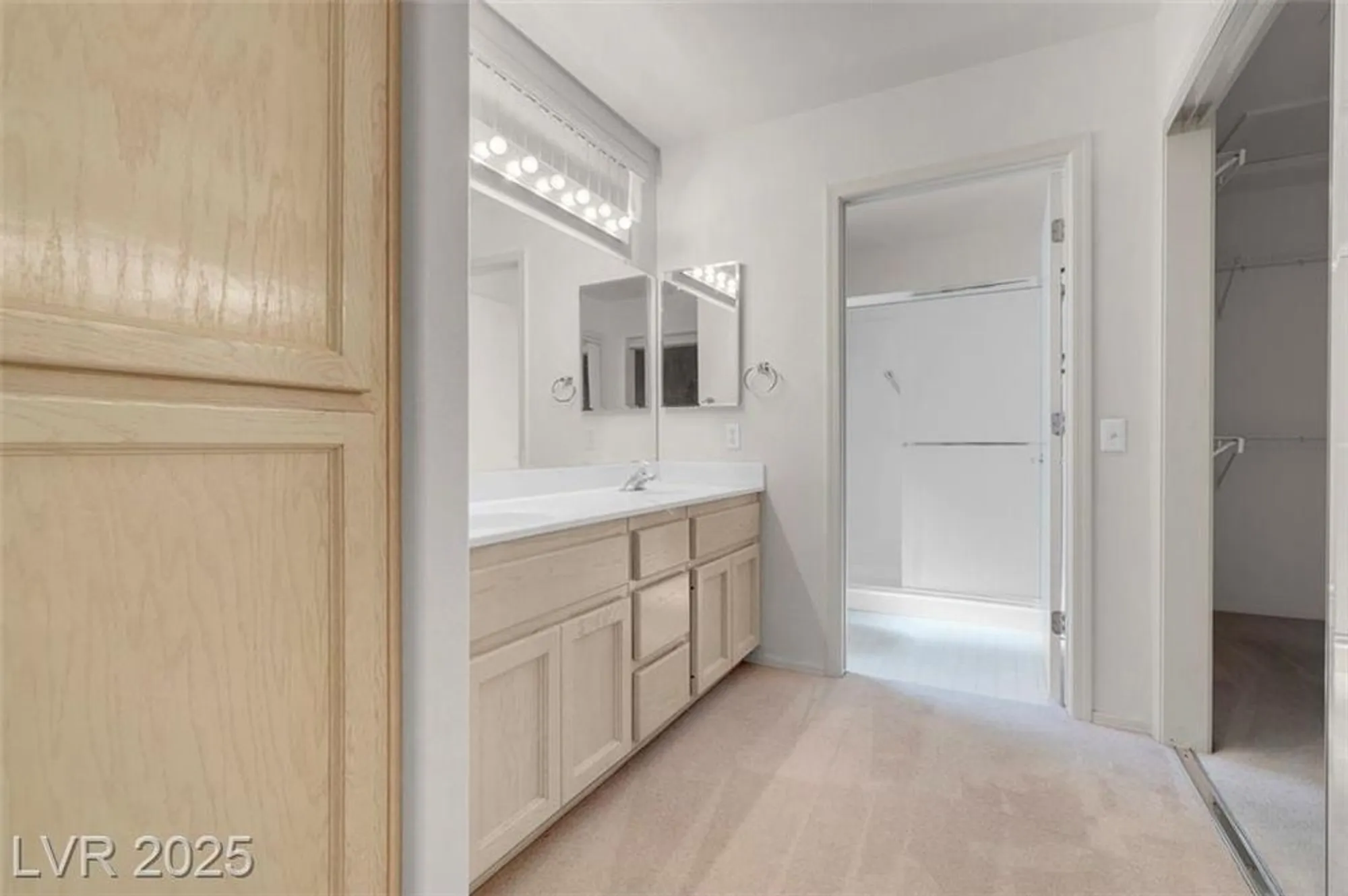 Property Slideshow image 25 of 38 | 10013 cresent creek dr, Las Vegas, NV, 89134