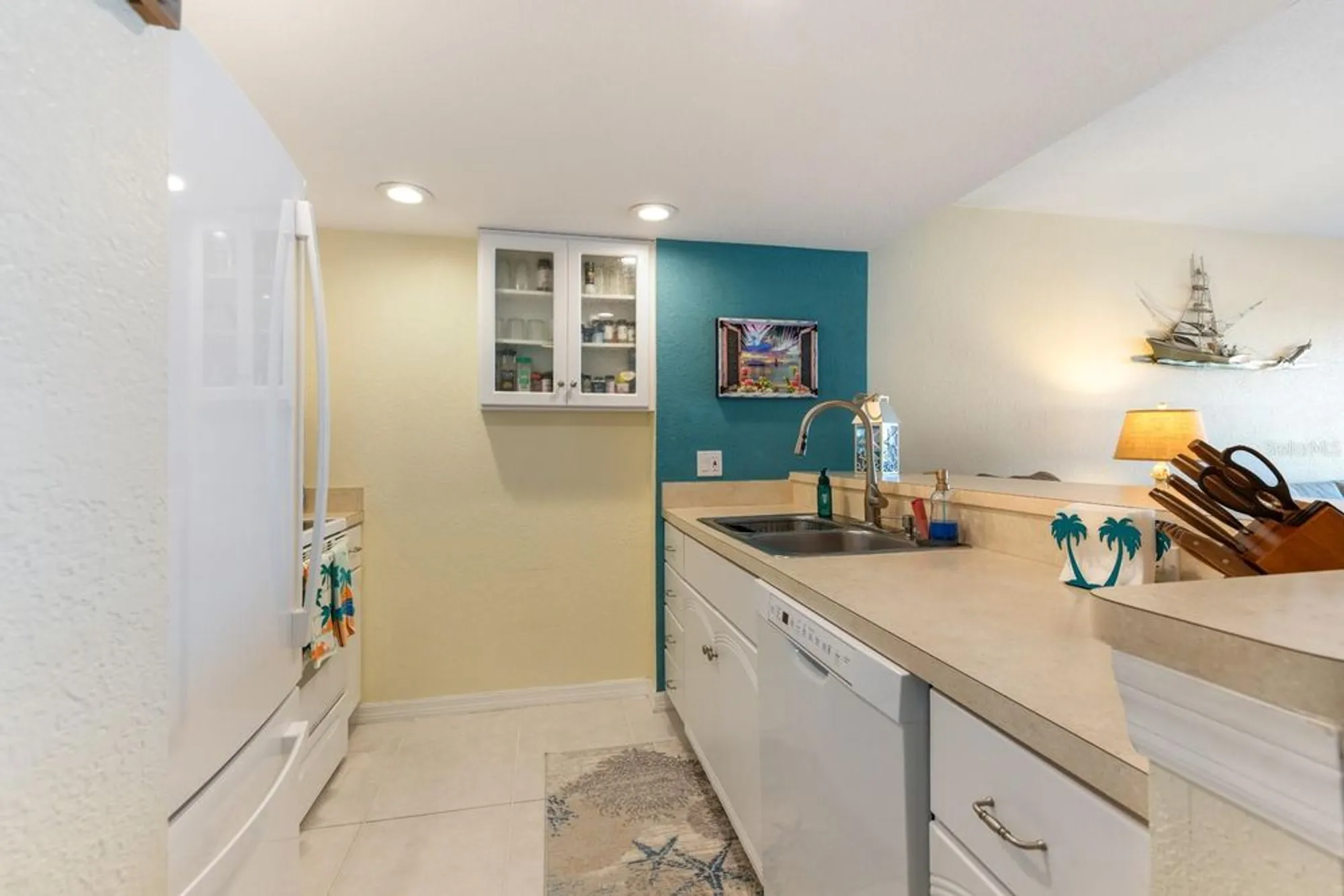 Property Slideshow image 7 of 31 | 3160 matecumbe key rd apt 212, Punta Gorda, FL, 33955