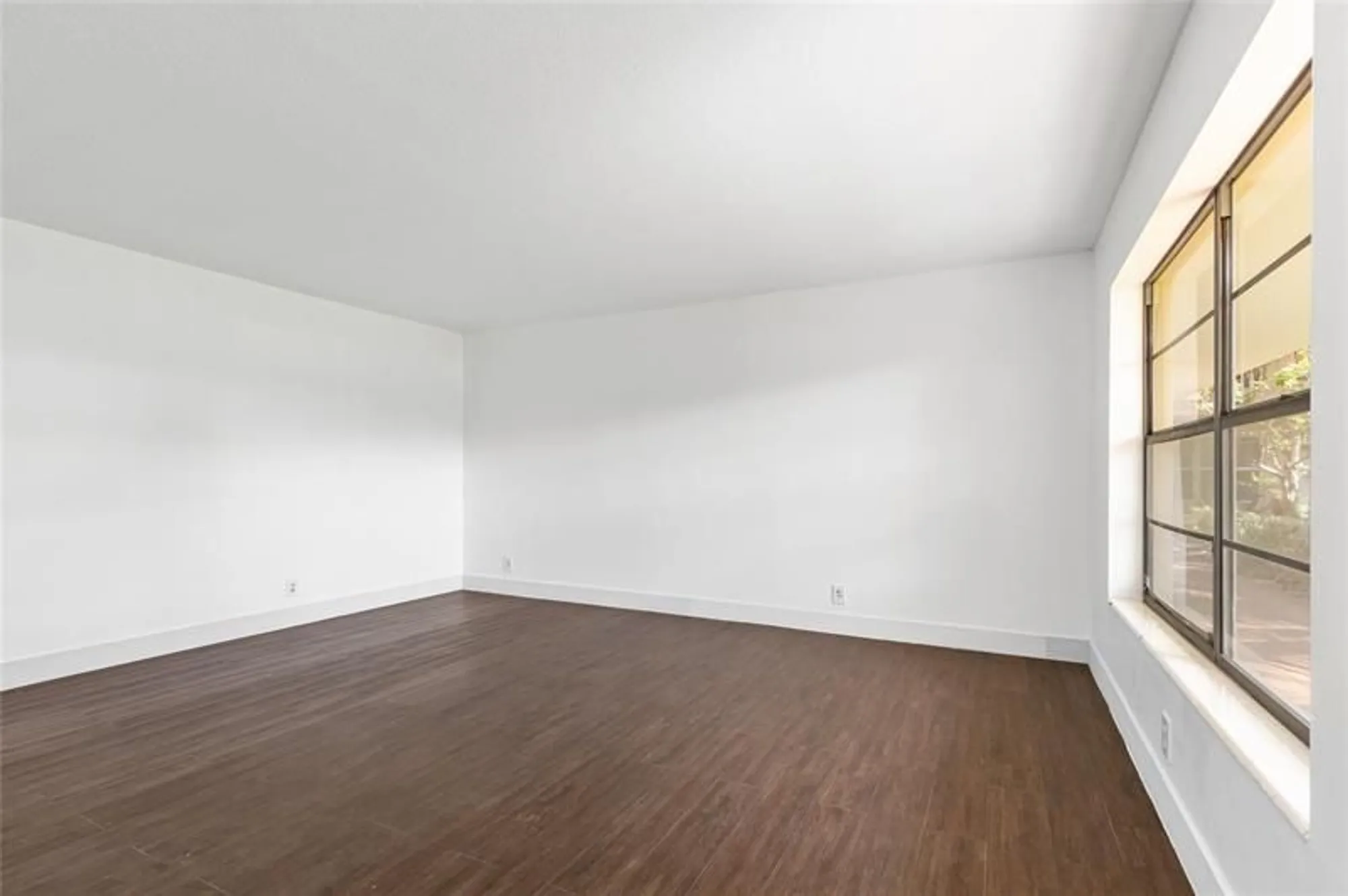 Property Slideshow image 7 of 39 | 3081 nw 47th ter 107, Lauderdale Lakes, FL, 33313