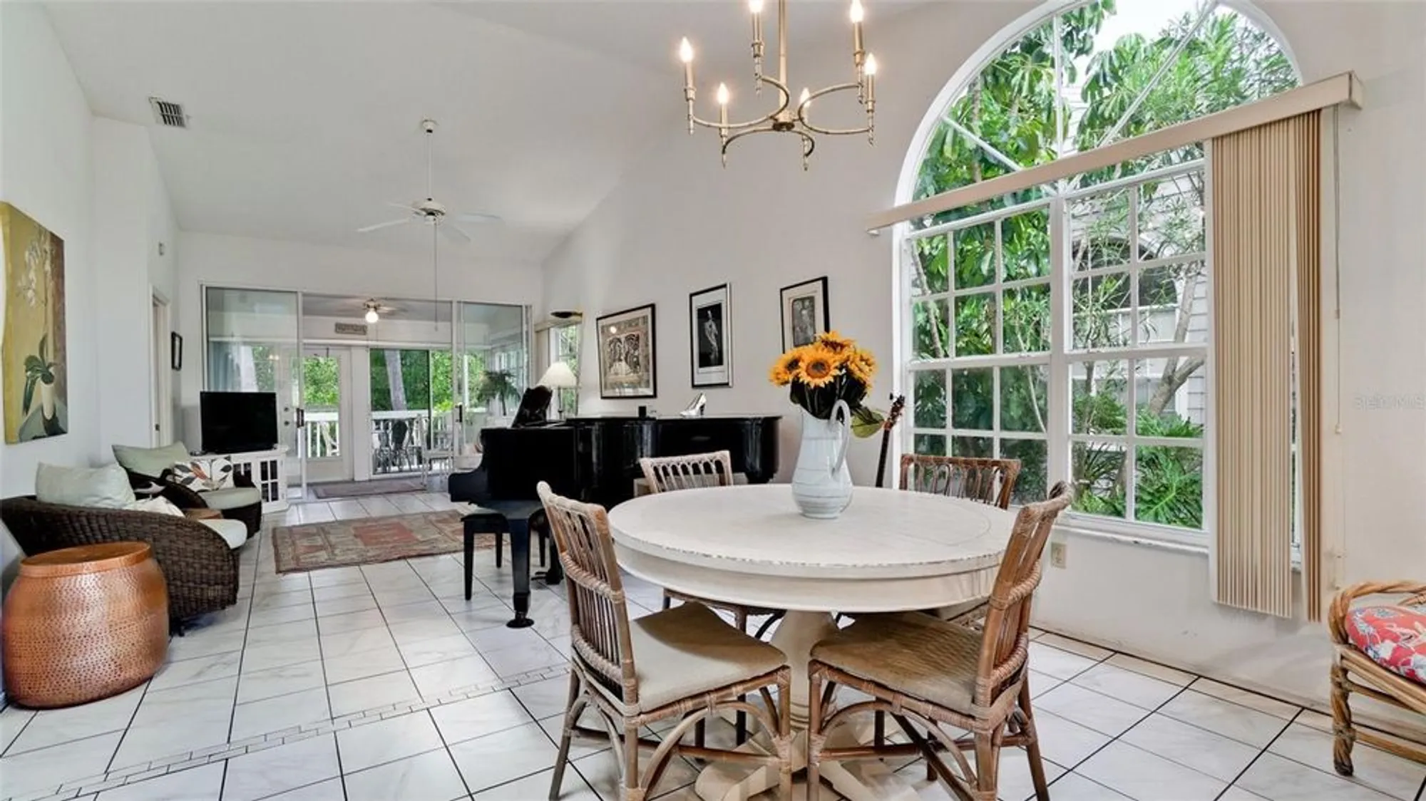 Property Slideshow image 12 of 46 | 512 sanderling cir, Bradenton, FL, 34209