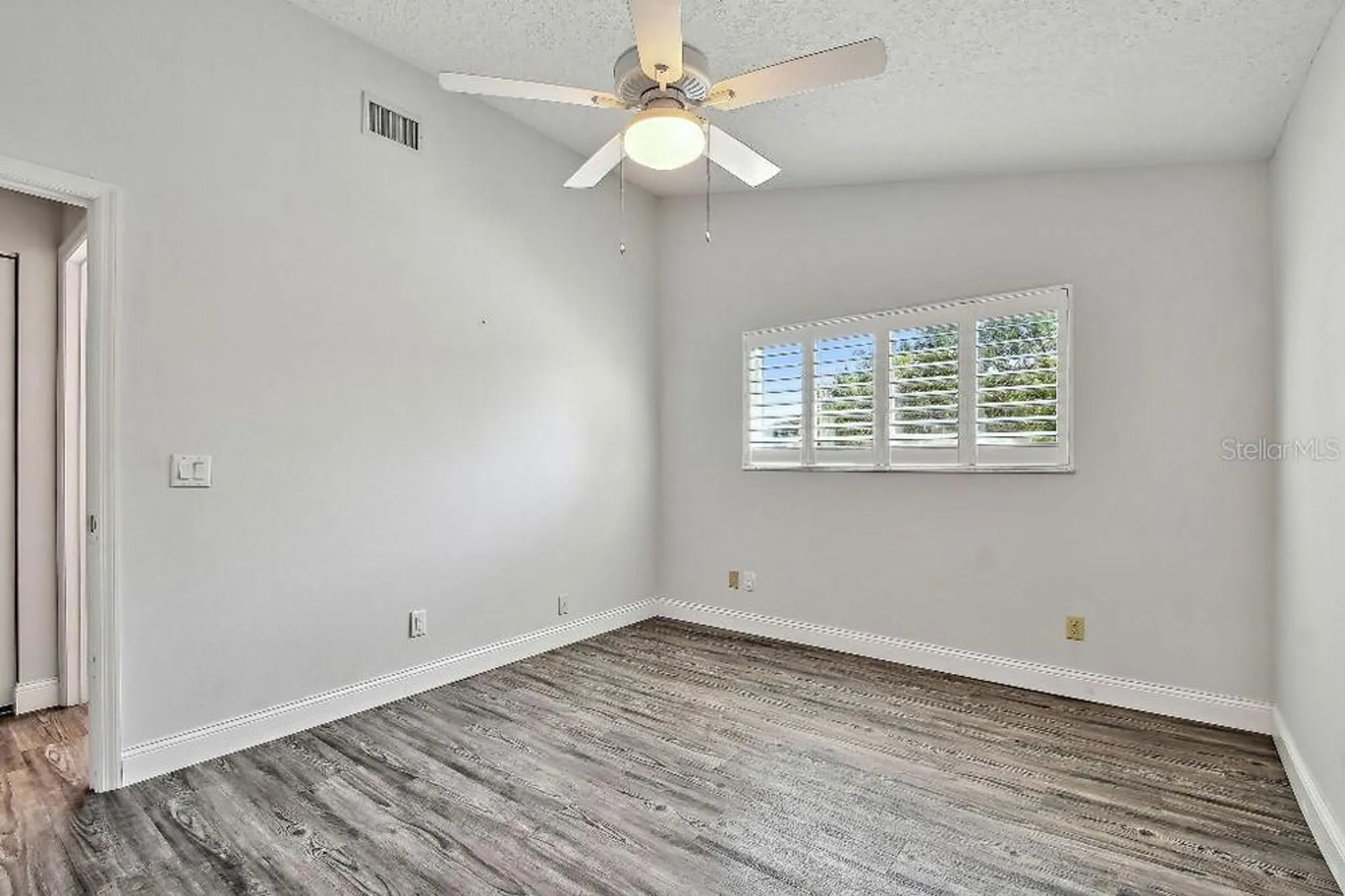 Property Slideshow image 10 of 23 | 2291 americus blvd 41, Clearwater, FL, 33763