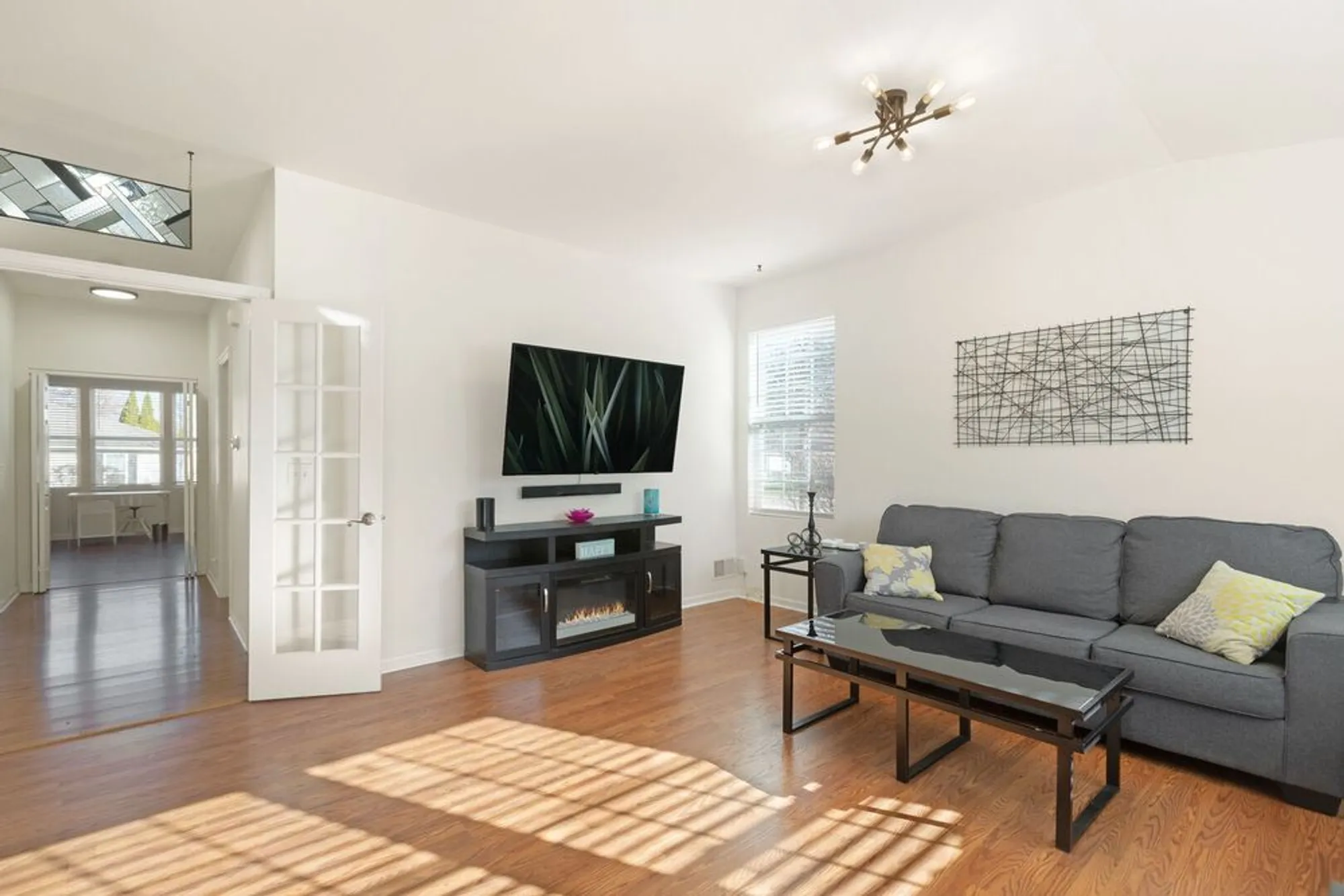 Property Slideshow image 3 of 16 | 94 w essington dr, Round Lake, IL, 60073