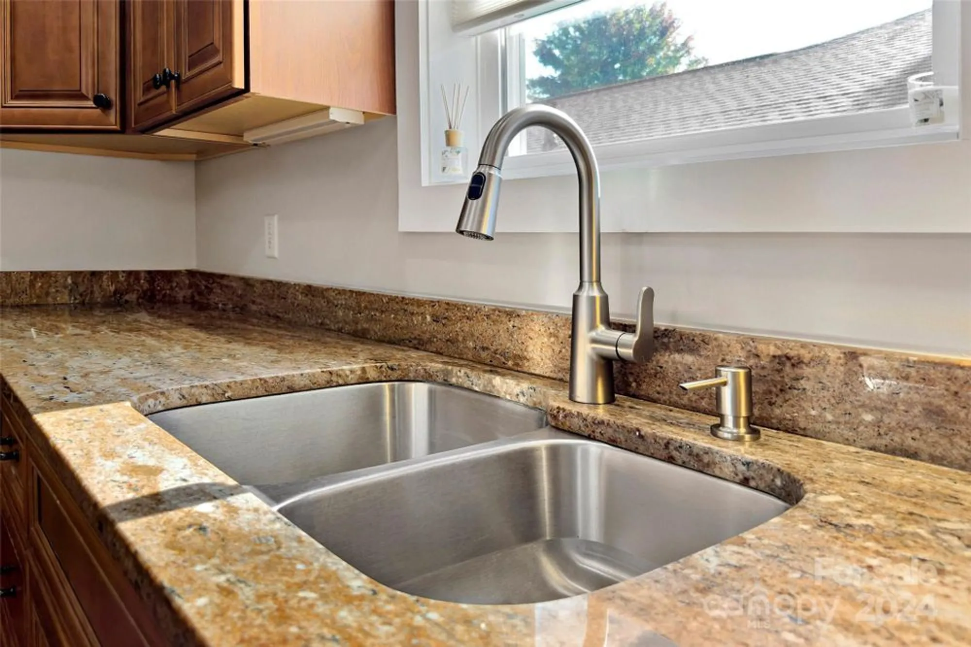 Property Slideshow image 17 of 43 | 4 nectar way, Swannanoa, NC, 28778