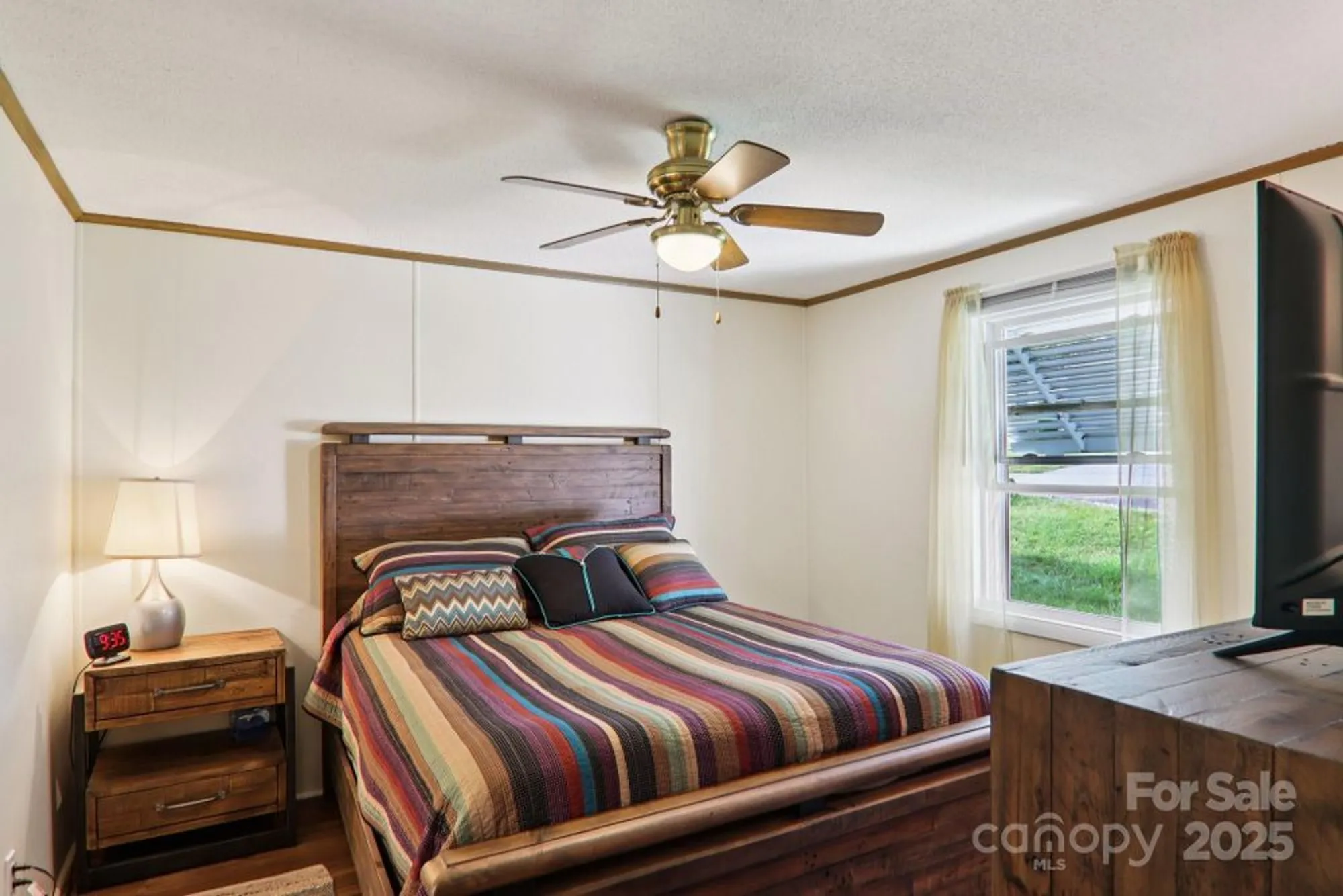 Property Slideshow image 18 of 47 | 226 cranbrook cir, Hendersonville, NC, 28792