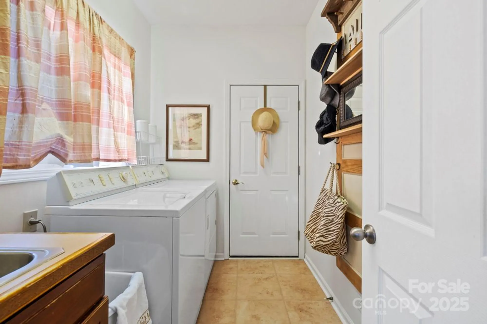 Property Slideshow image 25 of 32 | 24 country meadows ln, Hendersonville, NC, 28792