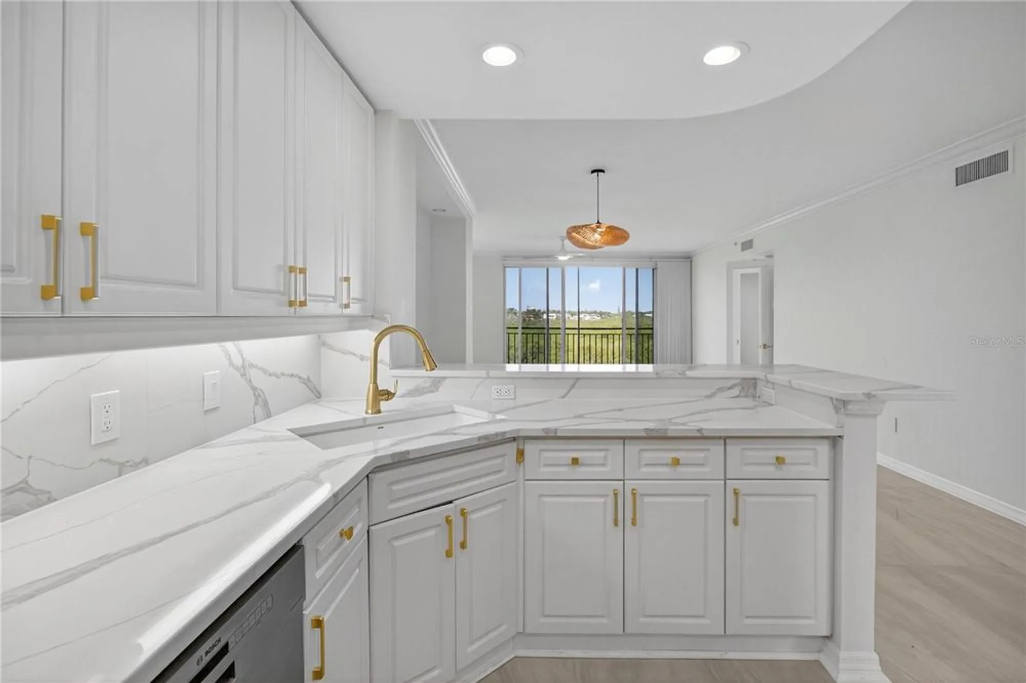 Property Slideshow image 10 of 59 | 5430 eagles point cir 202, Sarasota, FL, 34231