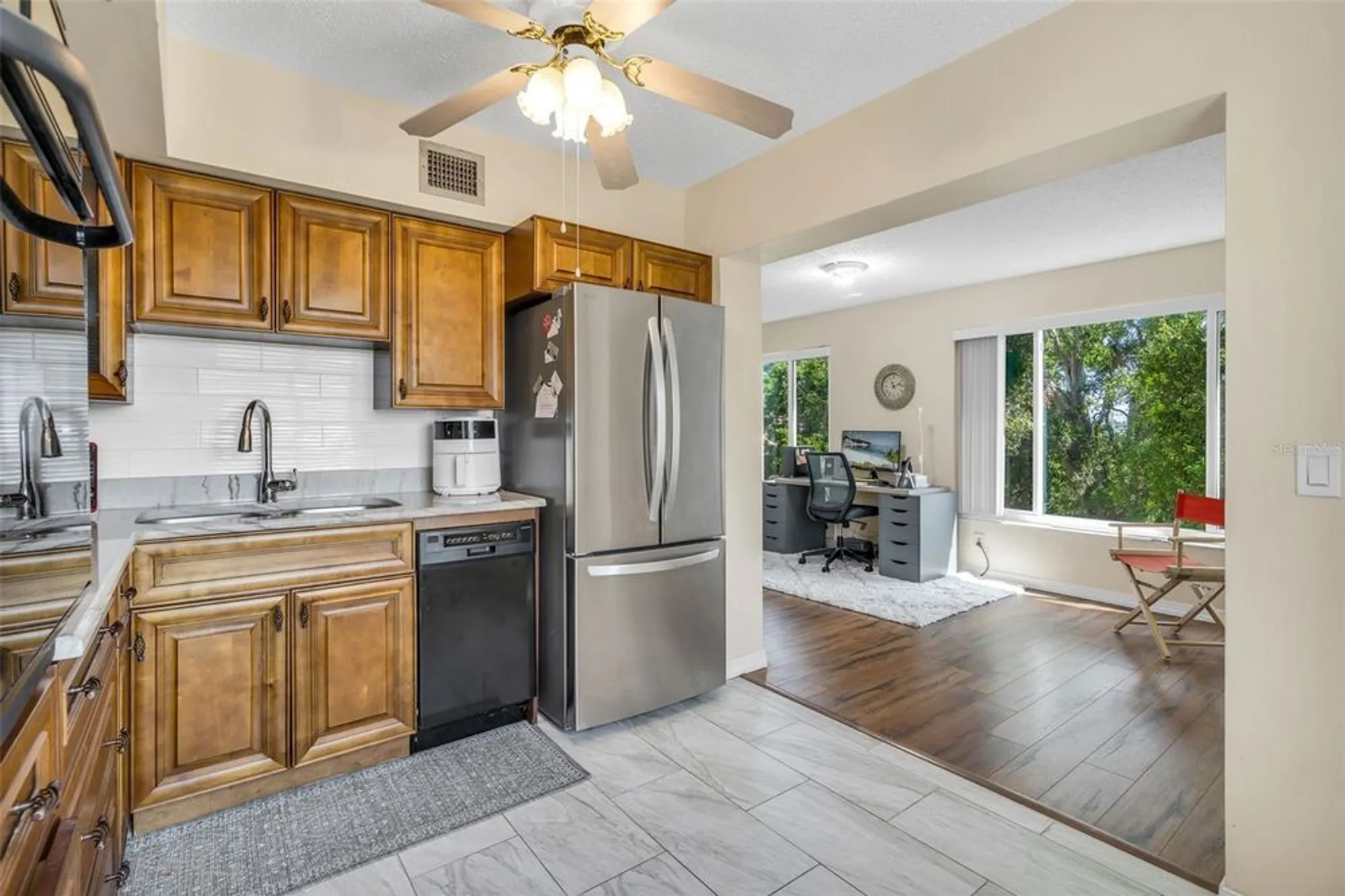 Property Slideshow image 11 of 29 | 2458 columbia dr 84, Clearwater, FL, 33763