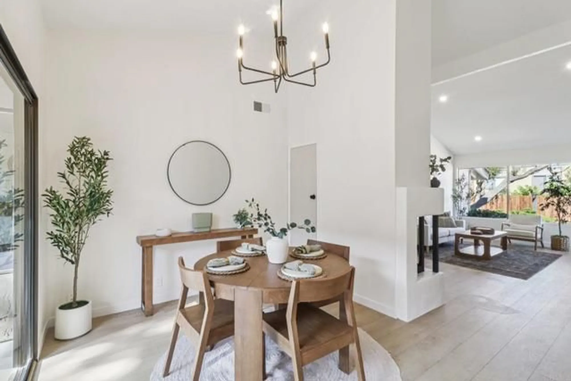 Property Slideshow image 5 of 36 | 737 nob cir, Vista, CA, 92084