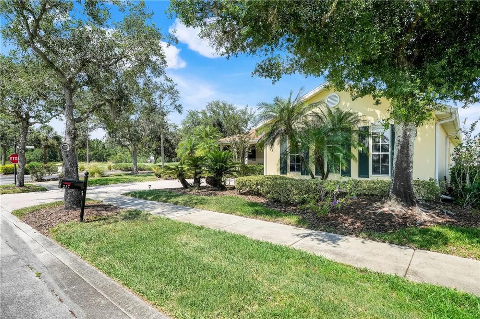 Property Slideshow image 6 of 47 | 217 lake cassidy dr, Kissimmee, FL, 34759