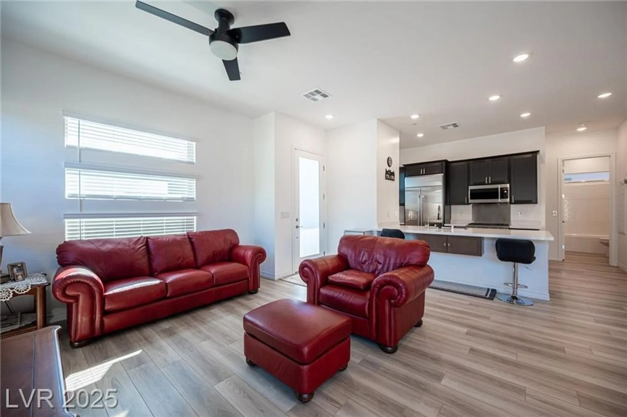 Property Slideshow image 17 of 46 | 932 belleforte ln, Las Vegas, NV, 89138