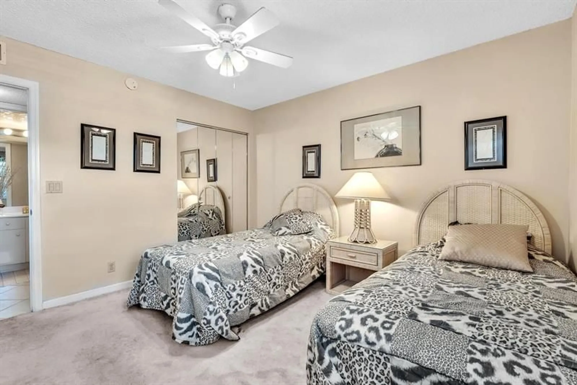 Property Slideshow image 35 of 83 | 7449 fairfax dr 211, Tamarac, FL, 33321