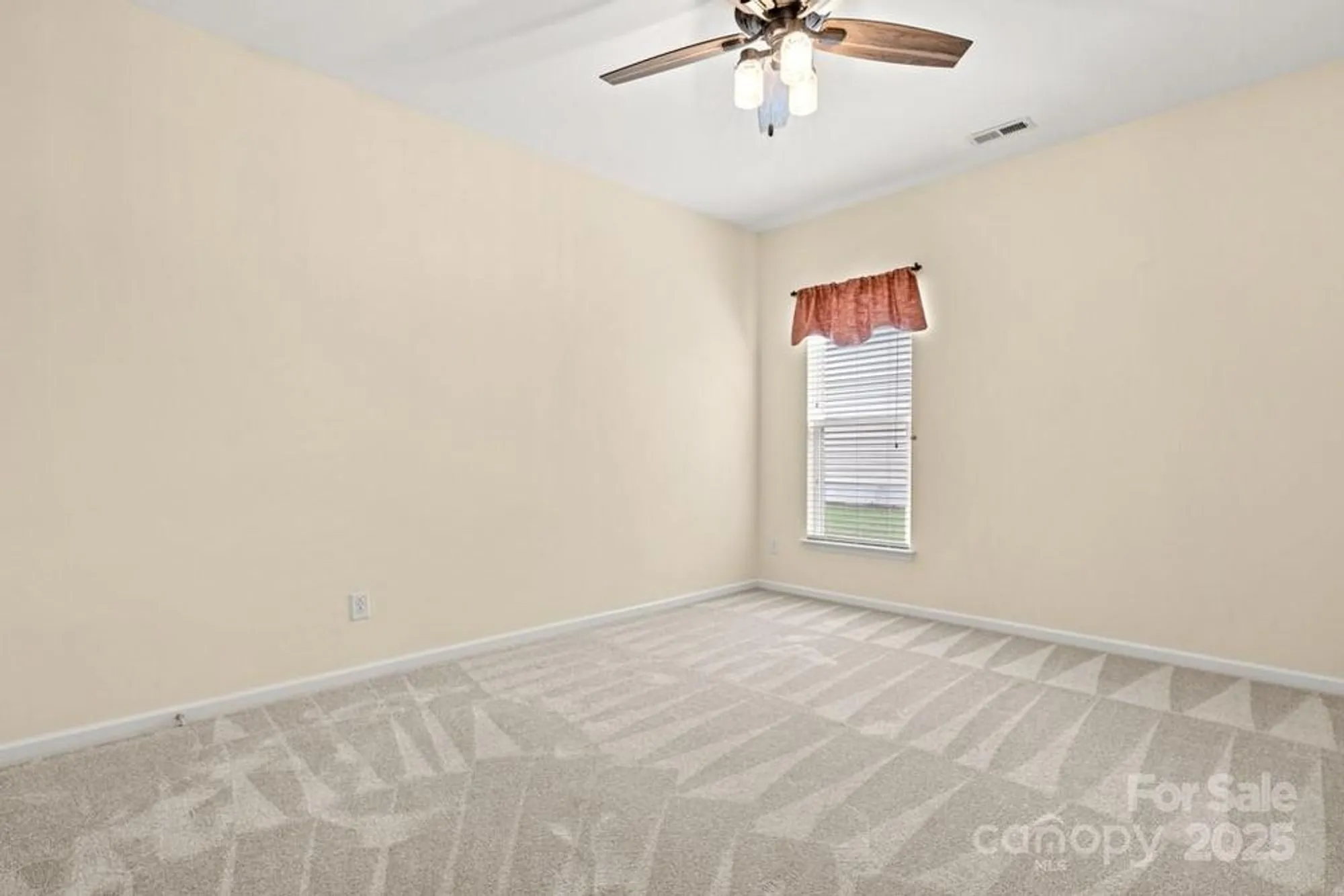 Property Slideshow image 18 of 36 | 20135 dovekie ln, Fort Mill, SC, 29707