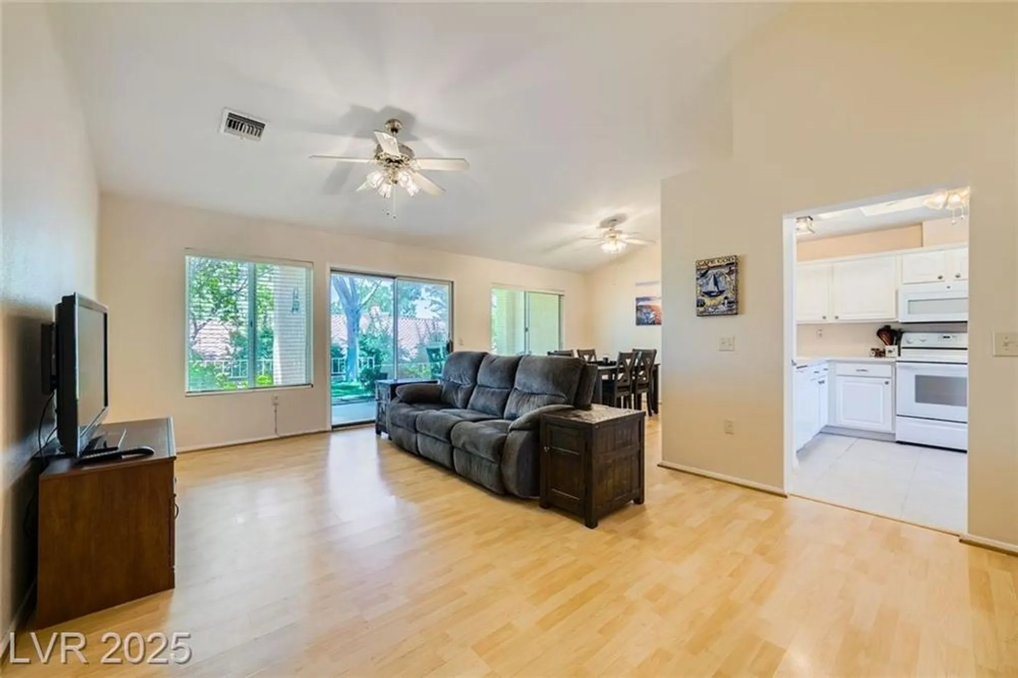 Property Slideshow image 13 of 53 | 9024 starmount dr, Las Vegas, NV, 89134