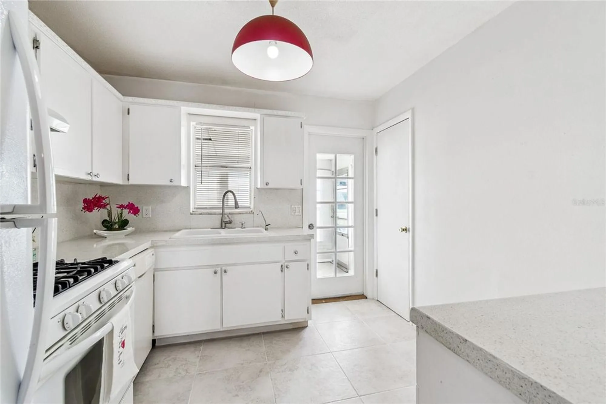 Property Slideshow image 8 of 28 | 5122 iris dr n # 12, Pinellas Park, FL, 33782