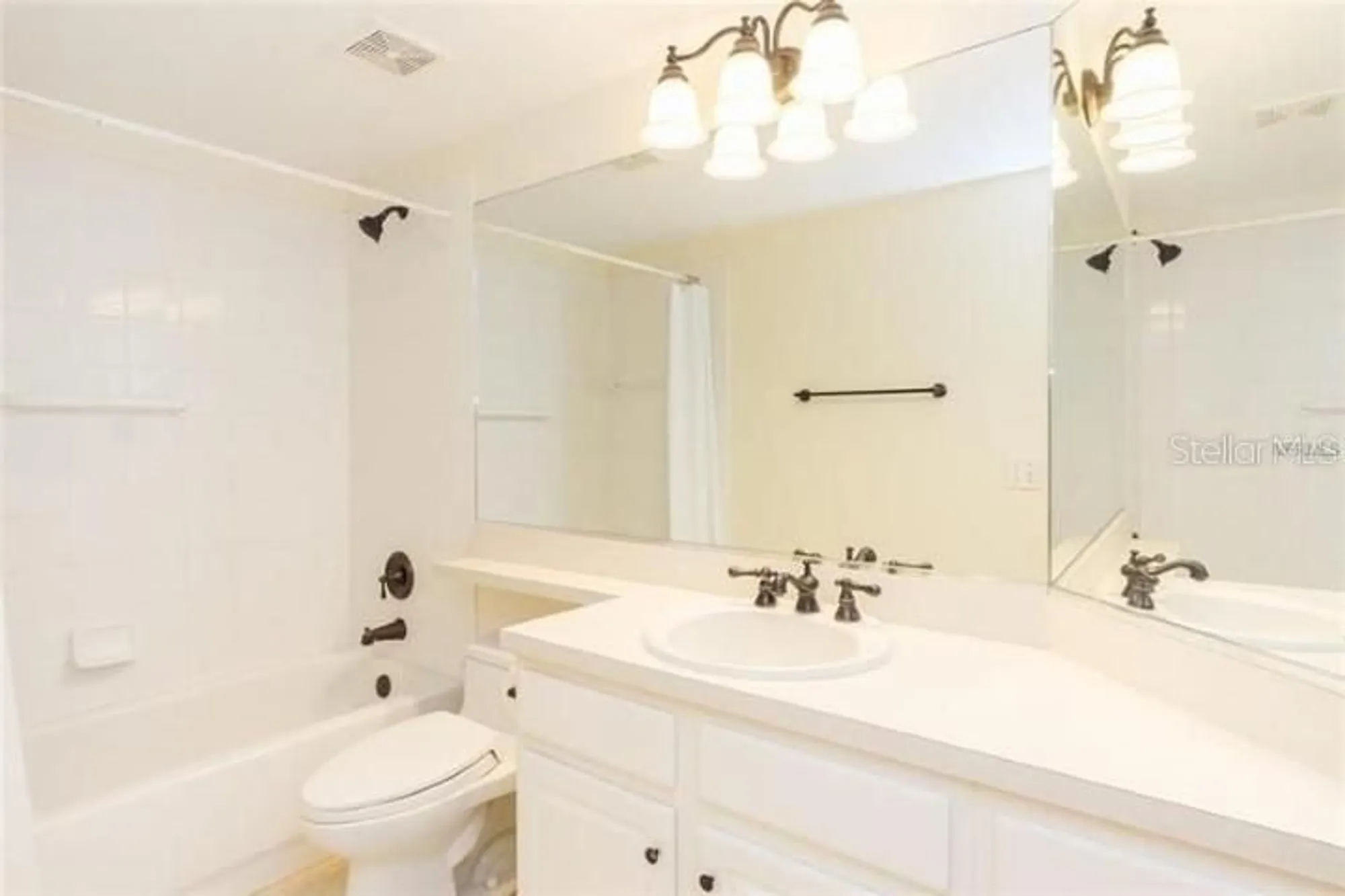 Property Slideshow image 4 of 11 | 295 fareham dr, Venice, FL, 34293