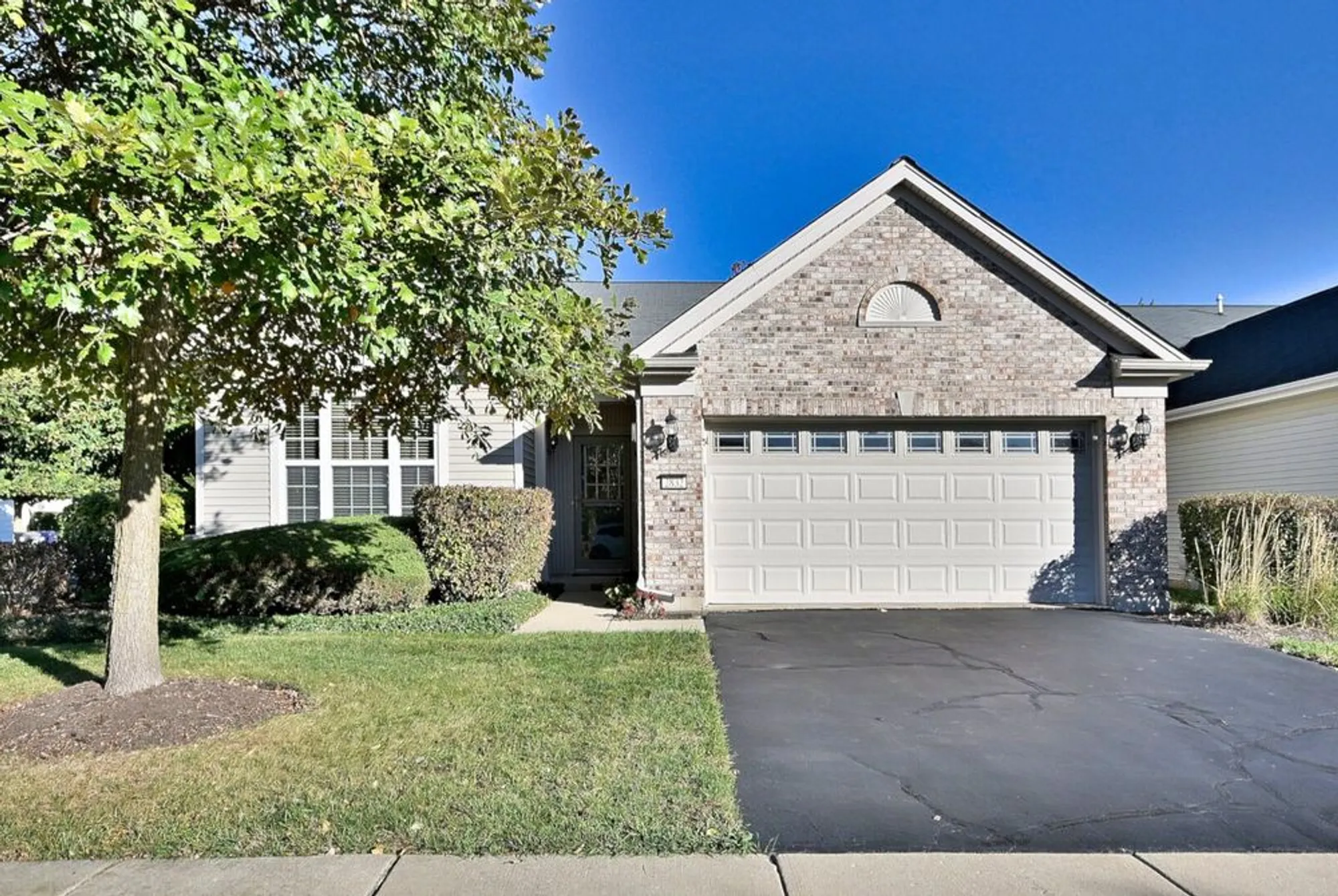 Property Slideshow image 1 of 36 | 2832 beacon point cir, Elgin, IL, 60124