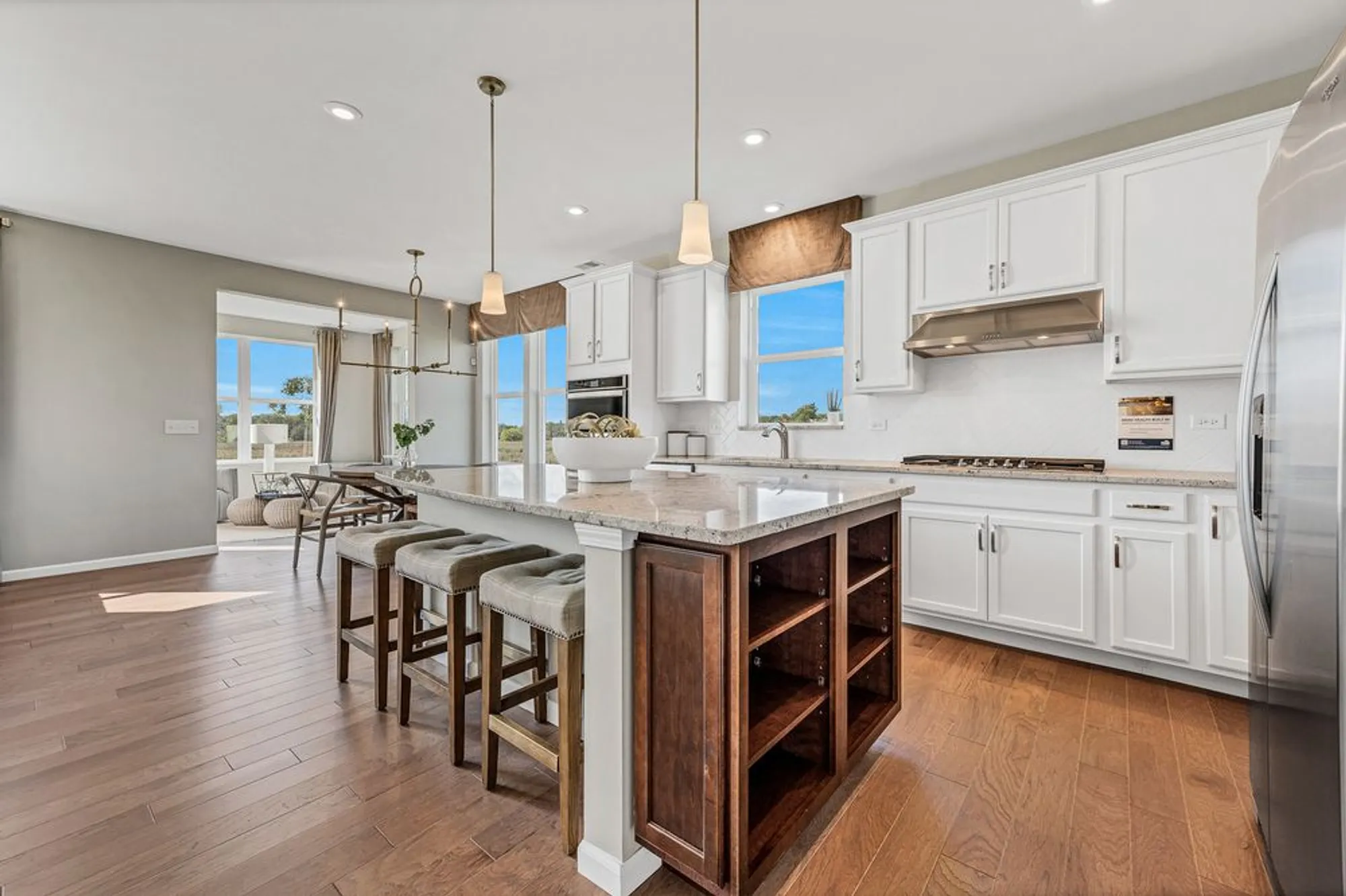 Property Slideshow image 3 of 12 | 2792 spring cir s, Lindenhurst, IL, 60046