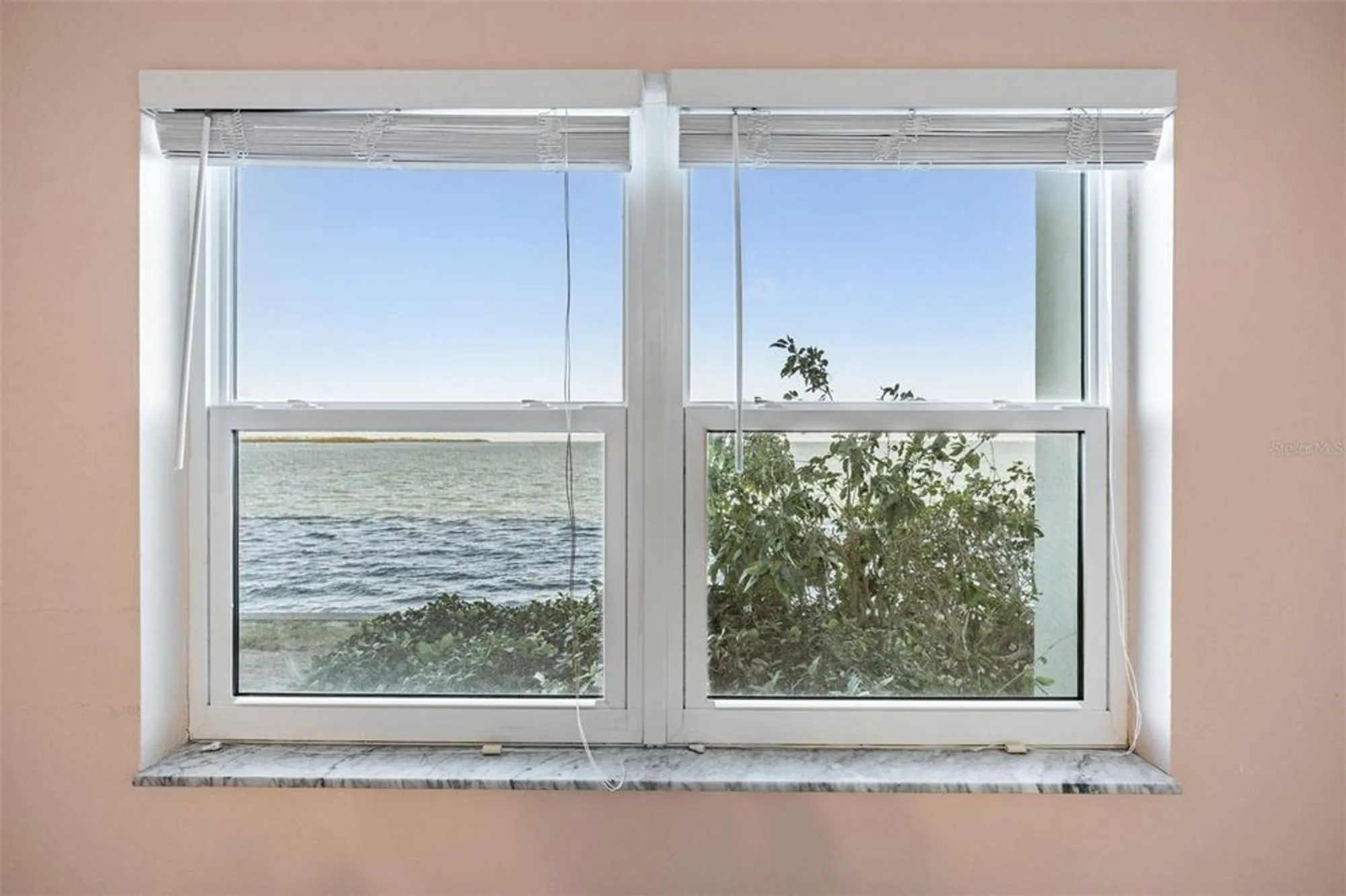 Property Slideshow image 12 of 60 | 9 haig pl 104, Dunedin, FL, 34698