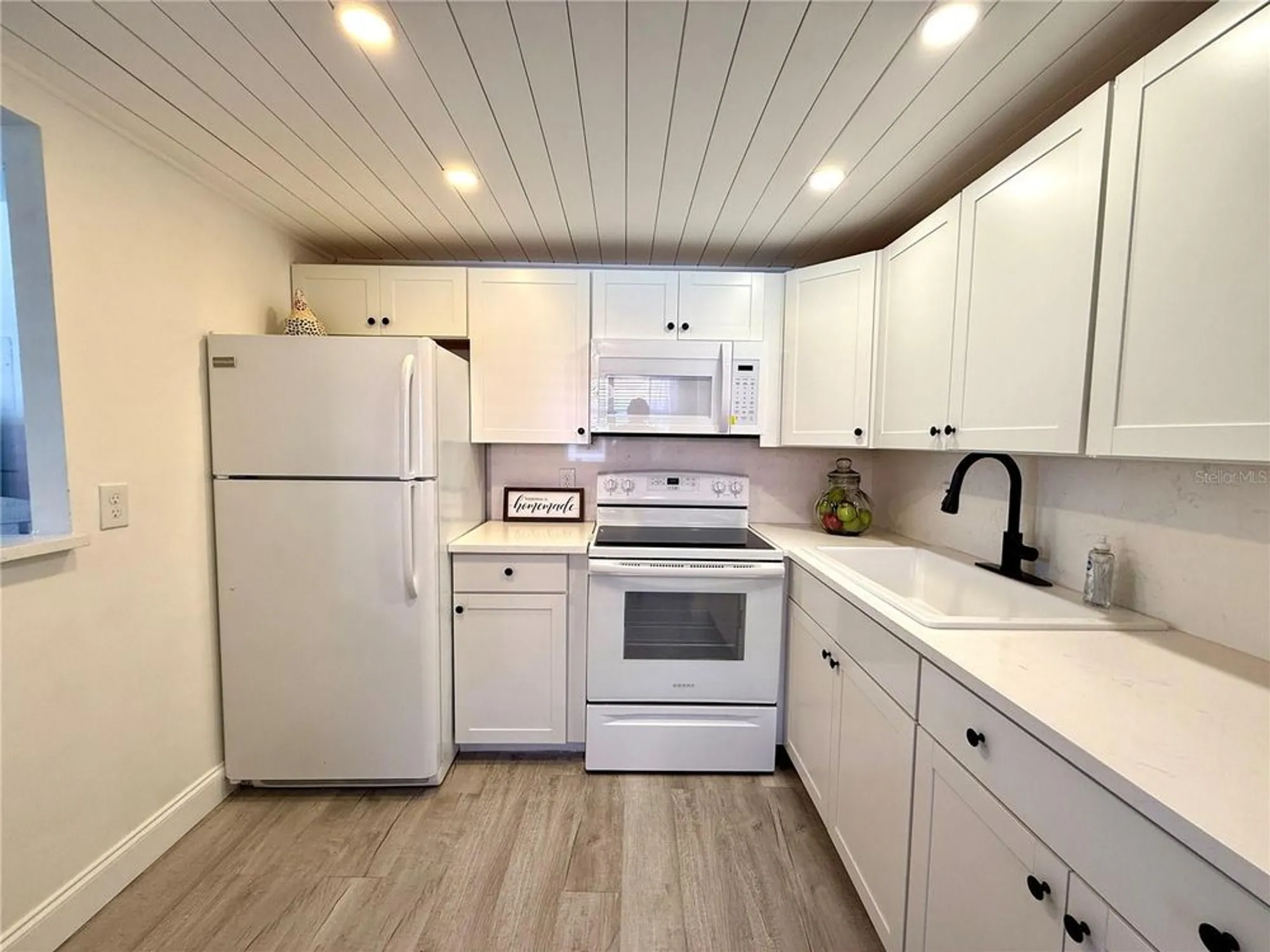 Property Slideshow image 13 of 28 | 1802 bedford ln 7, Sun City Center, FL, 33573