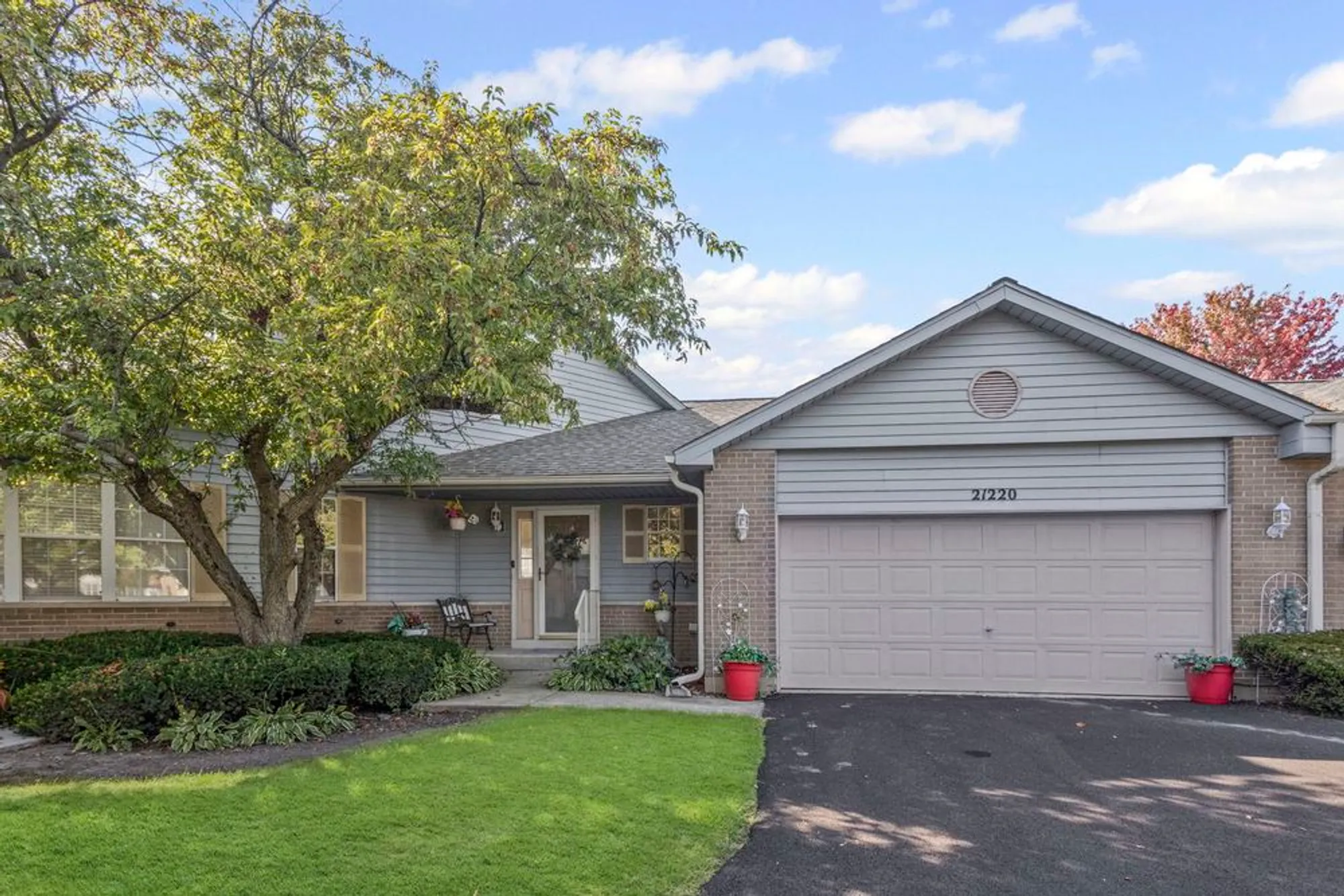Property Slideshow image 1 of 29 | 21220 silktree cir, Plainfield, IL, 60544