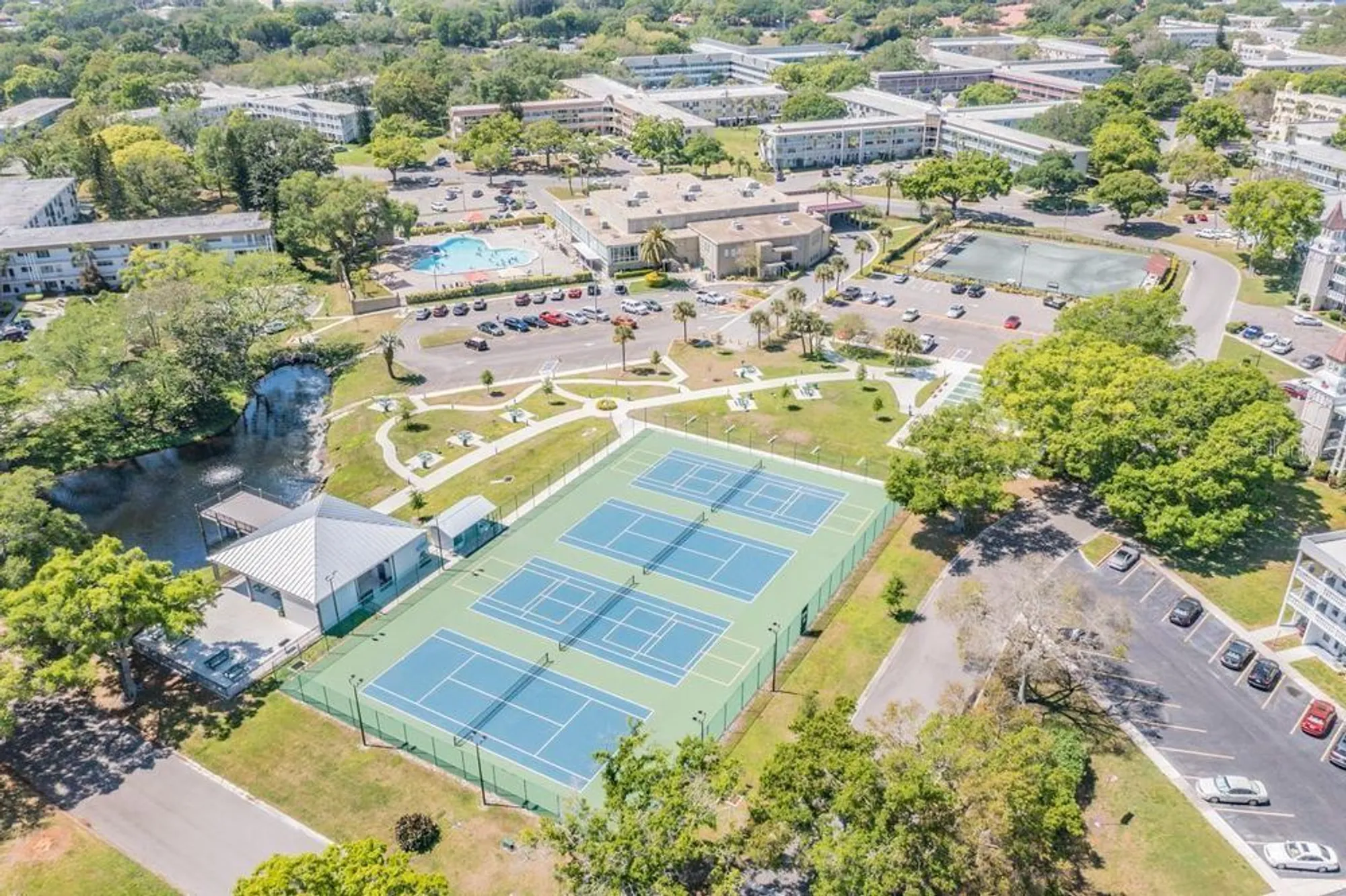 Property Slideshow image 29 of 46 | 2000 world parkway blvd apt 15, Clearwater, FL, 33763