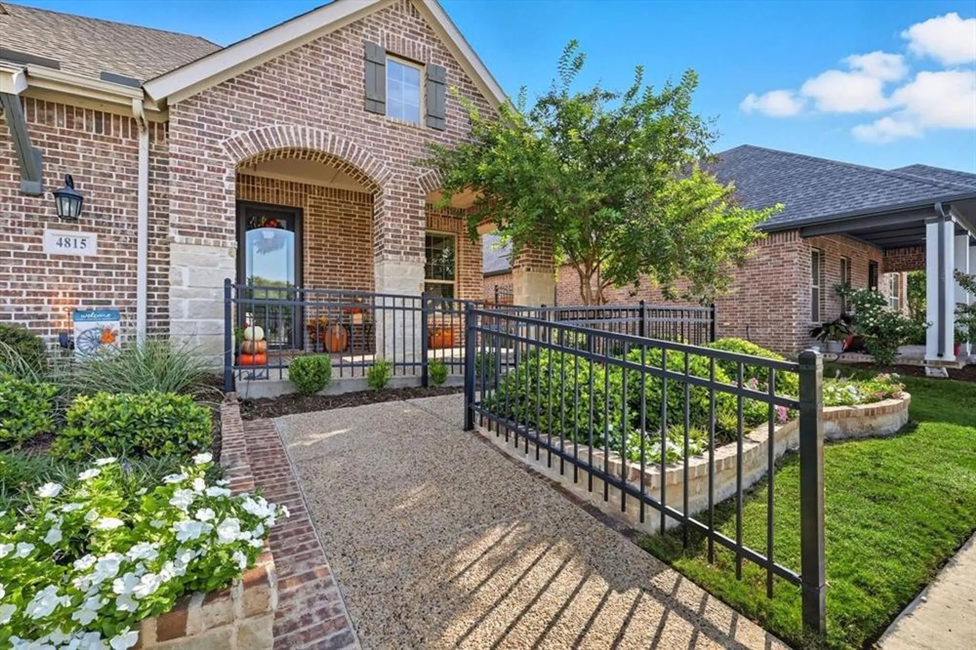 Property Slideshow image 2 of 40 | 4815 beaver creek dr, Arlington, TX, 76005