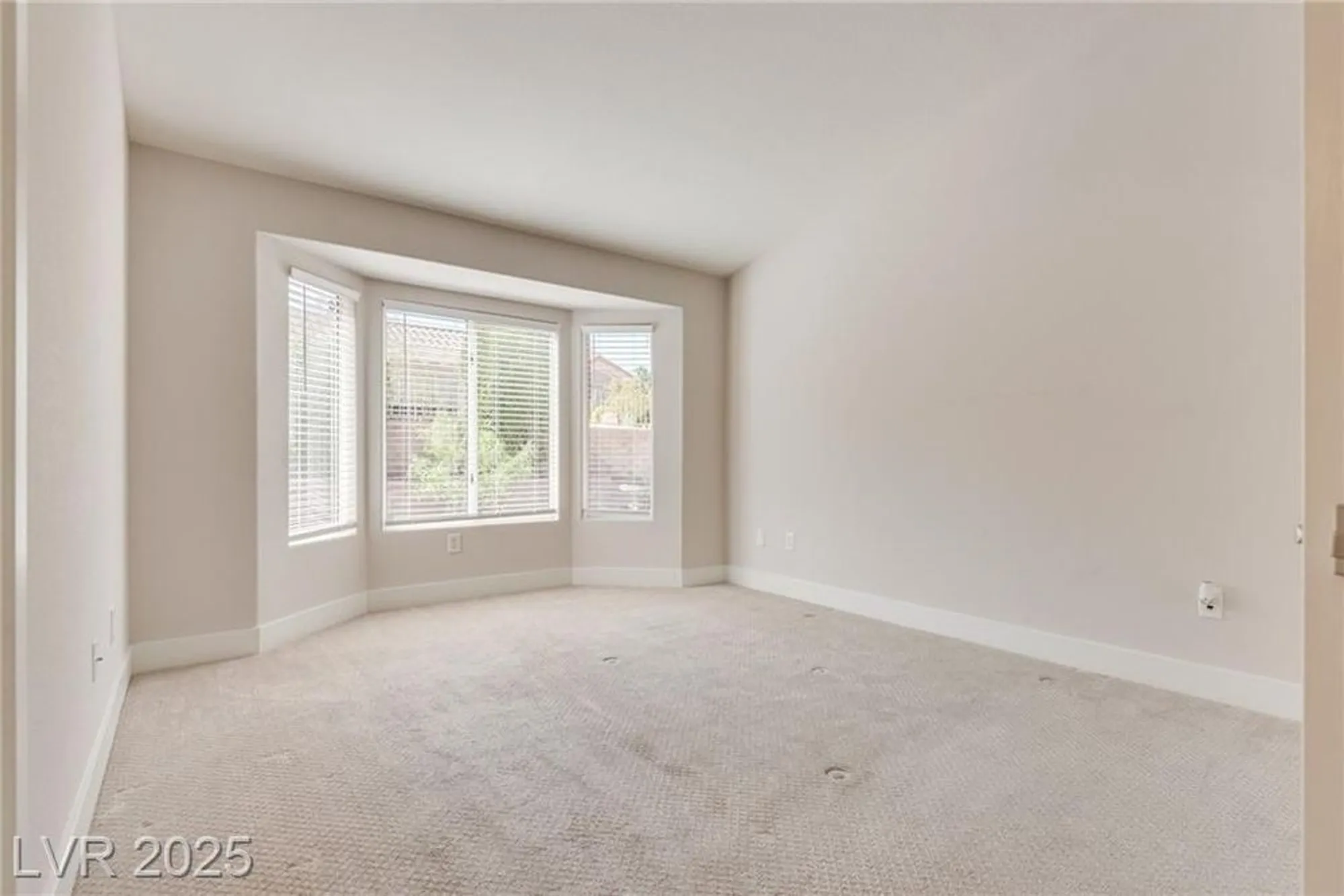 Property Slideshow image 22 of 44 | 2601 lotus hill dr, Las Vegas, NV, 89134