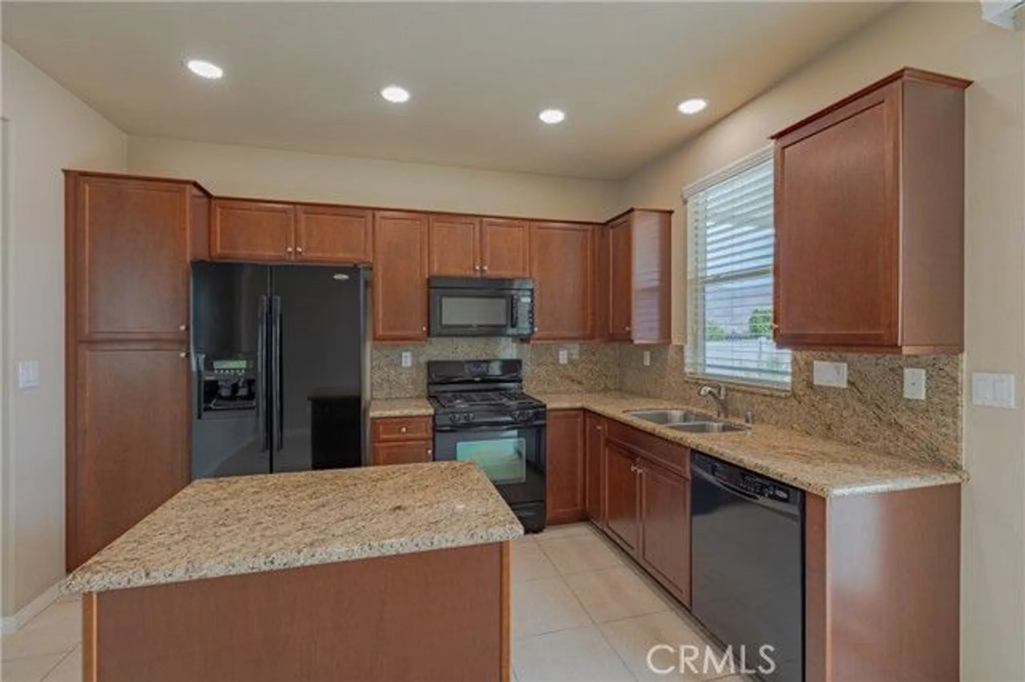 Property Slideshow image 11 of 22 | 19453 maple creek rd, Apple Valley, CA, 92308