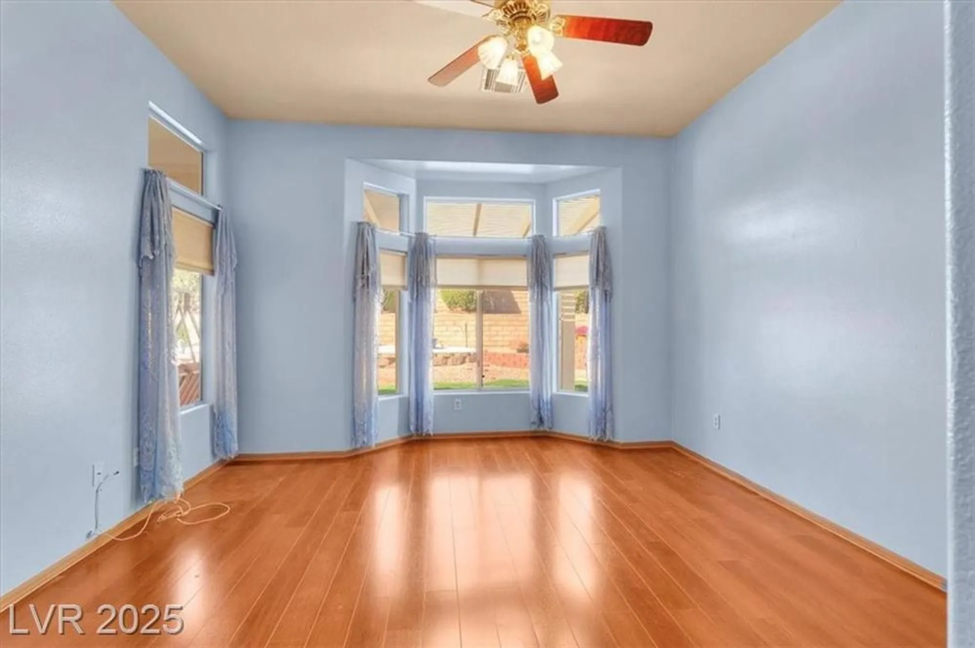 Property Slideshow image 19 of 46 | 2621 hanging rock dr, Las Vegas, NV, 89134