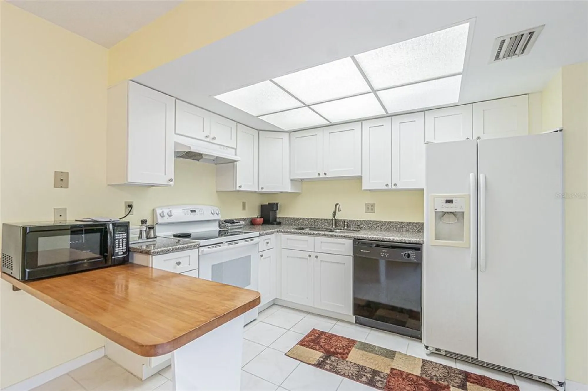 Property Slideshow image 9 of 32 | 1130 orange tree cir c, Palm Harbor, FL, 34684