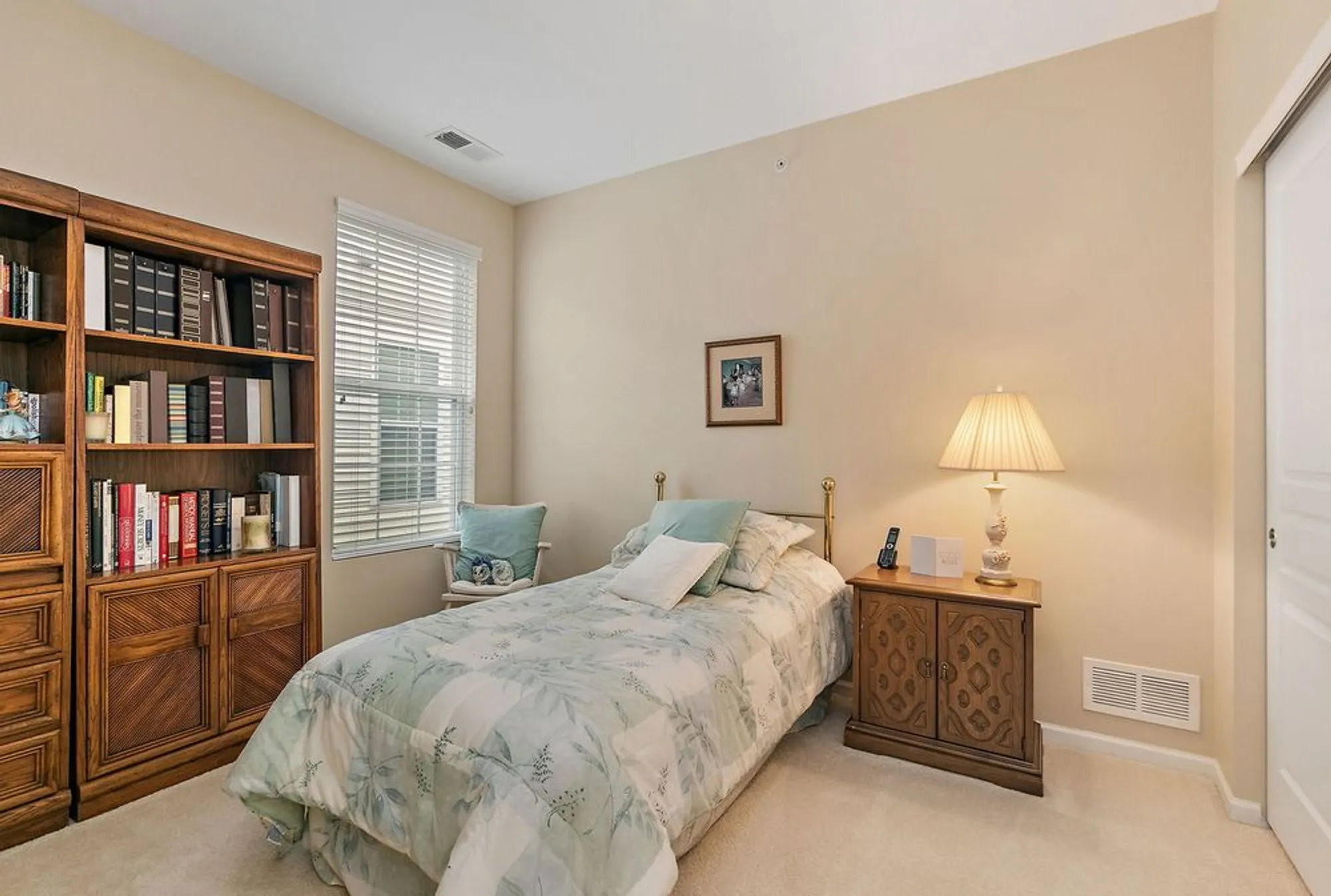 Property Slideshow image 20 of 24 | 13515 ivy dr, Huntley, IL, 60142