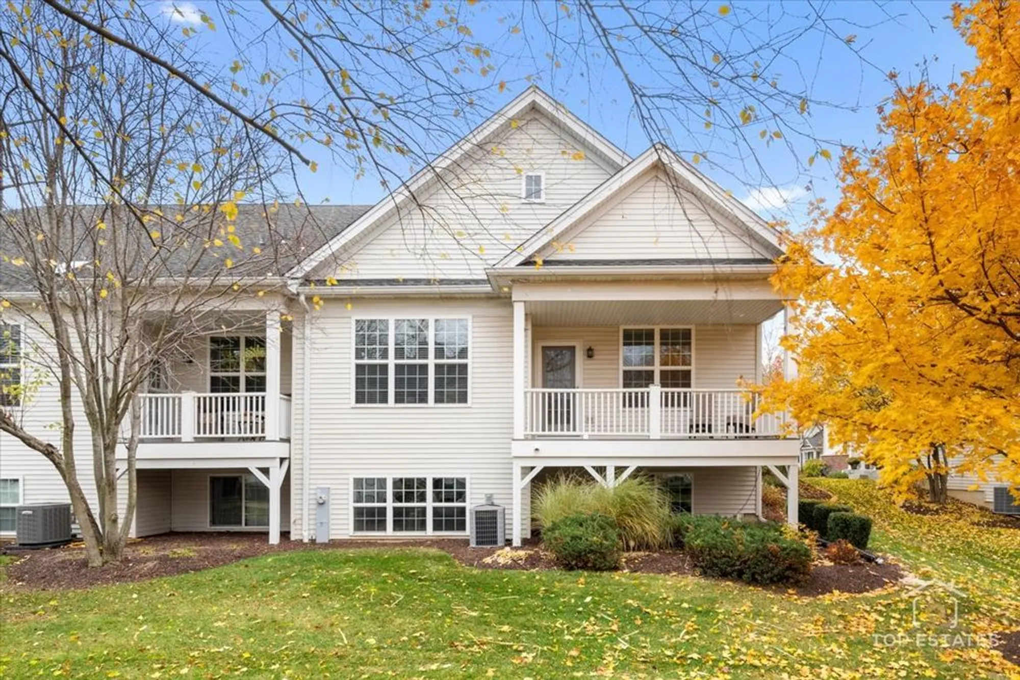 Property Slideshow image 33 of 43 | 1039 riviera dr # 1039, Elgin, IL, 60124