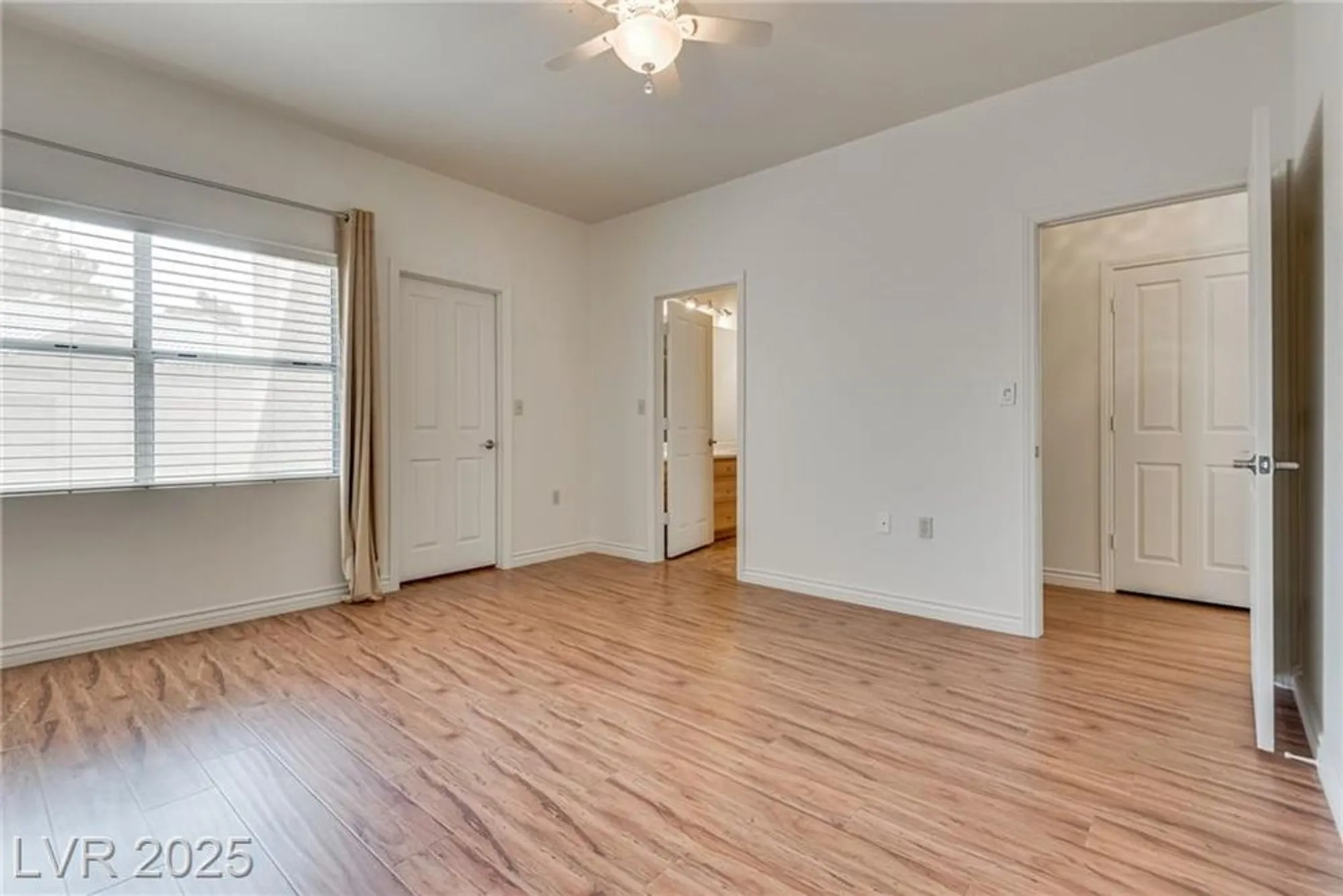 Property Slideshow image 19 of 29 | 421 wonderstone dr, Las Vegas, NV, 89107