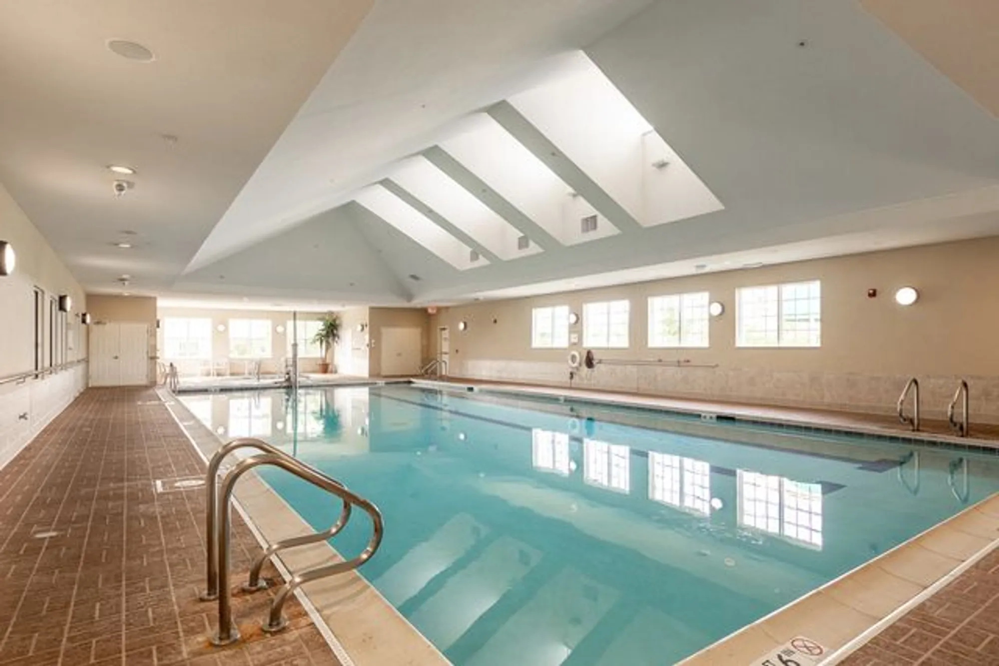 Property Slideshow image 32 of 44 | 2905 normandy cir, Naperville, IL, 60564